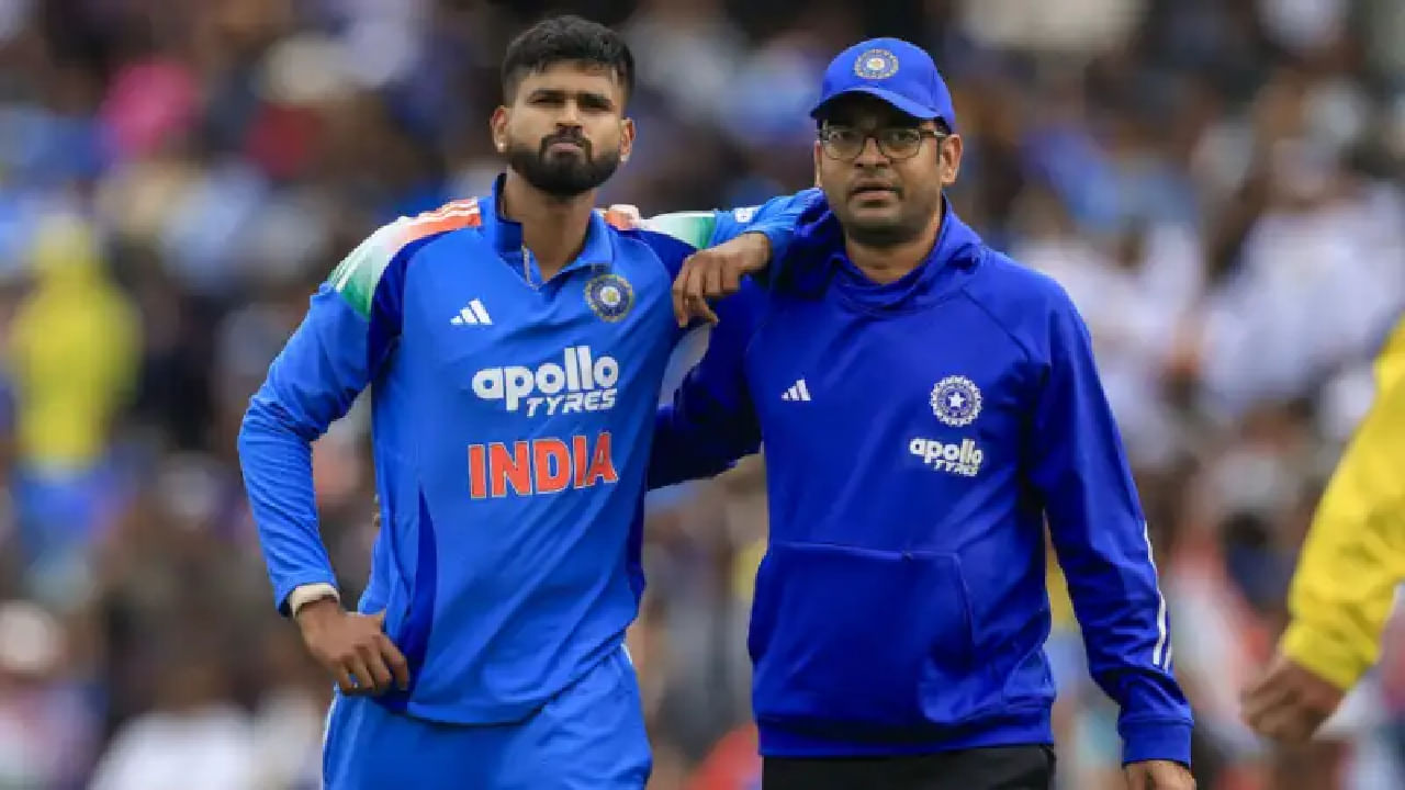 ಅತ್ತ ಆಸ್ಟ್ರೇಲಿಯಾ ವಿರುದ್ಧದ ಟಿ20 ಸರಣಿಗೆ ಶ್ರೇಯಸ್ ಅಯ್ಯರ್ ಆಯ್ಕೆಯಾಗಿಲ್ಲ. ಇದಾಗ್ಯೂ ಈ ಸರಣಿಯ ಬಳಿಕ ಟೀಮ್ ಇಂಡಿಯಾ ಸೌತ್ ಆಫ್ರಿಕಾ ವಿರುದ್ಧ ಟೆಸ್ಟ್ ಹಾಗೂ ಏಕದಿನ ಸರಣಿ ಆಡಬೇಕಿದೆ. ಅದಕ್ಕೂ ಮುನ್ನ ಸಂಪೂರ್ಣ ಫಿಟ್ನೆಸ್ನೊಂದಿಗೆ ಶ್ರೇಯಸ್ ಅಯ್ಯರ್ ತಂಡಕ್ಕೆ ಮರಳುವುದನ್ನು ಎದುರು ನೋಡಬಹುದು.