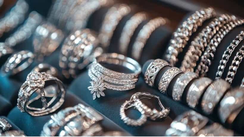 Silver Jewellery: ಈ ಮೂರು ರಾಶಿಯವರು ತಪ್ಪಿಯೂ ಬೆಳ್ಳಿ ಧರಿಸಬೇಡಿ; ಅಪಾಯ ತಪ್ಪಿದ್ದಲ್ಲ!