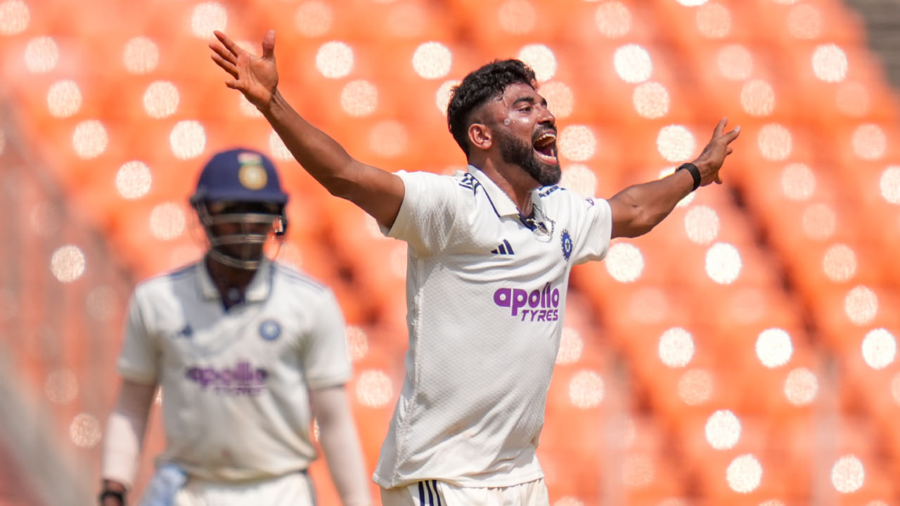 ವೆಸ್ಟ್ ಇಂಡೀಸ್ ವಿರುದ್ಧದ ಮೊದಲ ಟೆಸ್ಟ್ ಪಂದ್ಯದಲ್ಲಿ ಏಳು ವಿಕೆಟ್ ಪಡೆದಿದ್ದ ಮೊಹಮ್ಮದ್ ಸಿರಾಜ್ ಐಸಿಸಿ ಶ್ರೇಯಾಂಕದಲ್ಲಿ ಮೂವರು ಬೌಲರ್ಗಳನ್ನು ಹಿಂದಿಕ್ಕಿ 12 ನೇ ಸ್ಥಾನಕ್ಕೆ ತಲುಪಿದ್ದಾರೆ. ಸಿರಾಜ್ ತಮ್ಮ ವೃತ್ತಿಜೀವನದ ಅತ್ಯುತ್ತಮ ರೇಟಿಂಗ್ ಪಾಯಿಂಟ್ (718) ಕಲೆಹಾಕಿದ್ದು, ಮುಂದಿನ ಟೆಸ್ಟ್ನಲ್ಲಿ ಇದೇ ಪ್ರದರ್ಶನವನ್ನು ಮುಂದುವರೆಸಿದರೆ, ರ್ಯಾಂಕಿಂಗ್ನಲ್ಲಿ ಮತ್ತಷ್ಟು ಏರಿಕೆ ಕಾಣಲಿದ್ದಾರೆ.