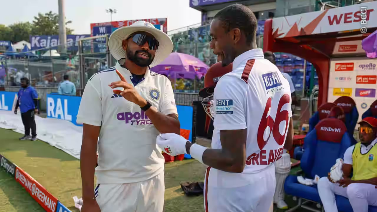 ಈ ಪಂದ್ಯದ ದ್ವಿತೀಯ ಇನಿಂಗ್ಸ್​ನಲ್ಲಿ 7ನೇ ಕ್ರಮಾಂಕದಲ್ಲಿ ಕಣಕ್ಕಿಳಿದ ಜಸ್ಟಿನ್ ಗ್ರೀವ್ಸ್ ಭಾರತೀಯ ಬೌಲರ್​ಗಳ ವಿರುದ್ಧ ಸೆಟೆದು ನಿಂತಿದರು. ಪರಿಣಾಮ 311 ರನ್​ಗಳಿಗೆ ಆಲೌಟ್ ಆಗಬೇಕಿದ್ದ ವೆಸ್ಟ್ ಇಂಡೀಸ್​ ತಂಡವು ಅಂತಿಮ ವಿಕೆಟ್​ಗೆ ಬರೋಬ್ಬರಿ 89 ರನ್​ ಕಲೆಹಾಕಿತು. ಇತ್ತ ಗ್ರೀವ್ಸ್ ವಿಕೆಟ್ ಪಡೆಯಲು ಮೊಹಮ್ಮದ್ ಸಿರಾಜ್ ಕೂಡ ಹರಸಾಹಸ ಪಟ್ಟಿದ್ದರು.