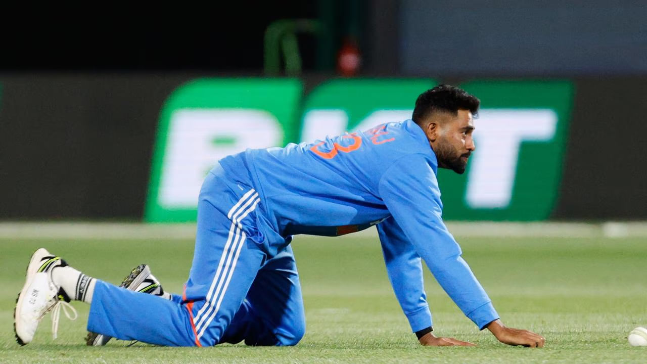 ಮ್ಯಾಥ್ಯೂ ಶಾರ್ಟ್ಗೆ ಅಕ್ಷರ್ ಪಟೇಲ್ ಮಾತ್ರವಲ್ಲ, ಕೆ.ಎಲ್. ರಾಹುಲ್ ಮತ್ತು ಮೊಹಮ್ಮದ್ ಸಿರಾಜ್ ಕೂಡ ಜೀವದಾನ ನೀಡಿದರು. ಇನ್ನಿಂಗ್ಸ್ನ 29 ನೇ ಓವರ್ನಲ್ಲಿ ಮೊಹಮ್ಮದ್ ಸಿರಾಜ್ ಕೂಡ ಶಾರ್ಟ್ಗೆ ಜೀವದಾನ ನೀಡಿದರು. ಸುಂದರ್ ಬೌಲಿಂಗ್ನಲ್ಲಿ ಶಾರ್ಟ್ ನೀಡಿದ ಸರಳ ಕ್ಯಾಚ್ ಅನ್ನು ಪಾಯಿಂಟ್ನಲ್ಲಿ ನಿಂತಿದ್ದ ಸಿರಾಜ್ ಕೈಚೆಲ್ಲಿದರು. ಇದು ಟೀಂ ಇಂಡಿಯಾವನ್ನು ಸಂಕಷ್ಟಕ್ಕೆ ಸಿಲುಕಿಸಿತು.