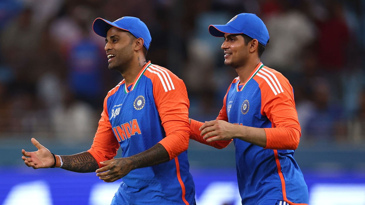 ಅಲ್ಲದೆ ಮೂರು ಸ್ವರೂಪಗಳಿಗೂ ಏಕೈಕ ನಾಯಕನನ್ನು ಆಯ್ಕೆ ಮಾಡಲು ಬಿಸಿಸಿಐ ನಿರ್ಧರಿಸಿದೆ. ಅದರಂತೆ ಟೆಸ್ಟ್​ ಹಾಗೂ ಏಕದಿನ ತಂಡಗಳ ನಾಯಕನಾಗಿ ಆಯ್ಕೆಯಾಗಿರುವ ಶುಭ್​ಮನ್​ ಗಿಲ್​ಗೆ ಟಿ20 ತಂಡದ ಕ್ಯಾಪ್ಟನ್ ಪಟ್ಟ ಸಿಗುವುದು ಖಚಿತ ಎನ್ನಬಹುದು. 