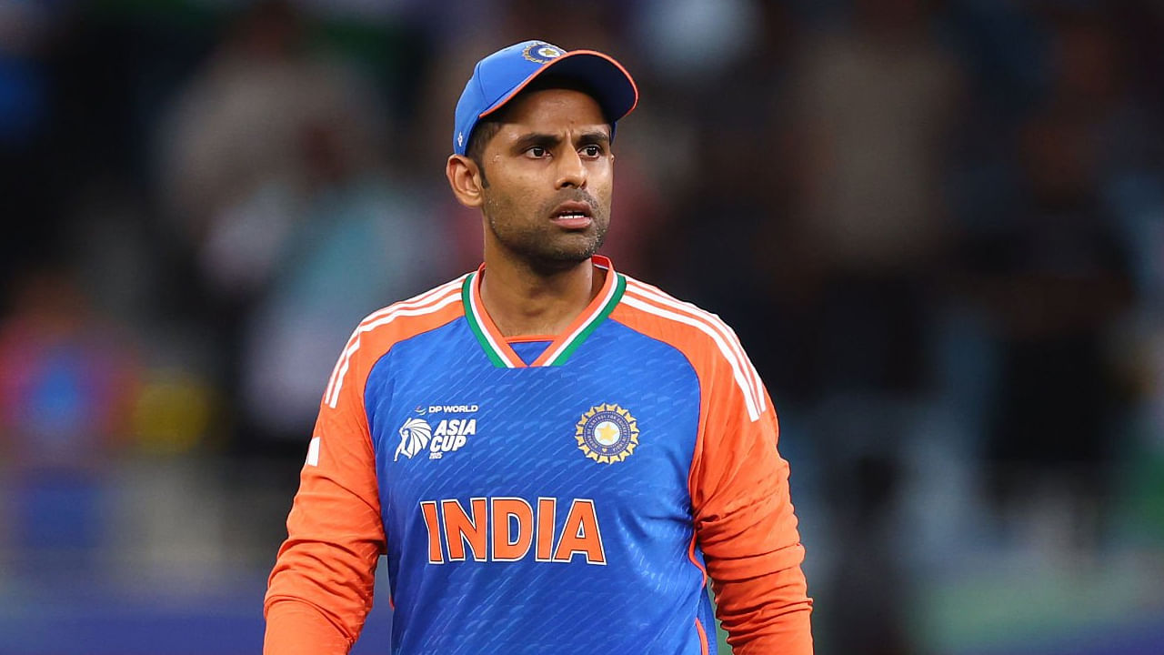 ಅಂದರೆ 2026ರ ಟಿ20 ವಿಶ್ವಕಪ್​ವರೆಗೆ ಸೂರ್ಯಕುಮಾರ್ ಯಾದವ್ ಭಾರತ ಟಿ20 ತಂಡದ ನಾಯಕನಾಗಿ ಮುಂದುವರೆಯಲಿದ್ದಾರೆ. ಈ ಟಿ20 ವಿಶ್ವಕಪ್ ಬಳಿಕ ಸೂರ್ಯಕುಮಾರ್ ಅವರನ್ನು ನಾಯಕತ್ವದಿಂದ ಕೆಳಗಿಳಿಸಲಾಗುತ್ತದೆ ಎಂದು ಬಿಸಿಸಿಐ ಮೂಲಗಳು ತಿಳಿಸಿವೆ.