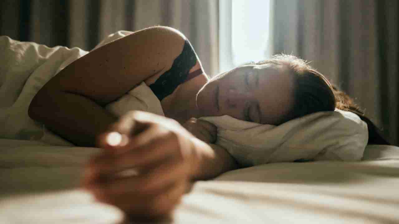 ದಿನಕ್ಕೆ 7 ಗಂಟೆಗಿಂತಲೂ ಕಡಿಮೆ ನಿದ್ರೆ ಮಾಡುತ್ತಿದ್ದೀರಾ? ಹಾಗಿದ್ದರೆ ನಿಮಗೆ ಅಪಾಯ ತಪ್ಪಿದ್ದಲ್ಲ