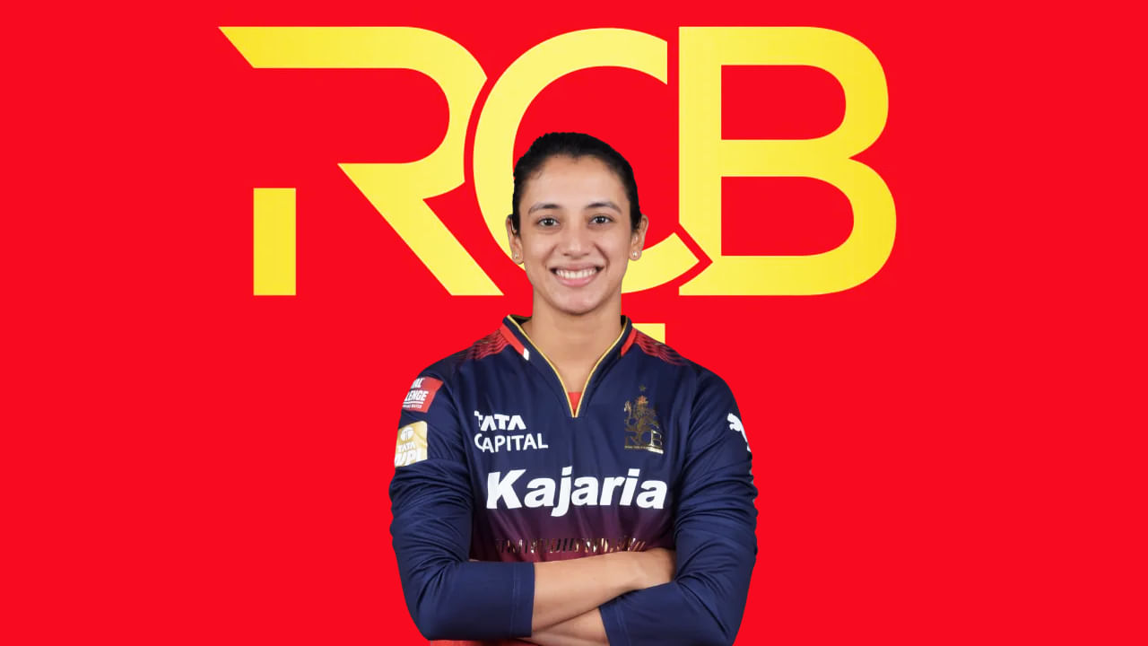 ಸ್ಮೃತಿ ಮಂಧಾನ: ರಾಯಲ್ ಚಾಲೆಂಜರ್ಸ್ ಬೆಂಗಳೂರು ತಂಡದ ನಾಯಕಿ ಸ್ಮೃತಿ ಮಂಧಾನ ಅವರನ್ನು ಆರ್ಸಿಬಿ ಫ್ರಾಂಚೈಸಿ ರಿಟೈನ್ ಮಾಡಿಕೊಳ್ಳುವುದು ಖಚಿತ. ಏಕೆಂದರೆ ಆರ್ಸಿಬಿ ಪರ ಈವರೆಗೆ 26 ಪಂದ್ಯಗಳನ್ನಾಡಿರುವ ಅವರು ಒಟ್ಟು 646 ರನ್ ಕಲೆಹಾಕಿದ್ದಾರೆ. ಅಲ್ಲದೆ 2024 ರಲ್ಲಿ ಸ್ಮೃತಿ ನಾಯಕತ್ವದಲ್ಲಿ ಆರ್ಸಿಬಿ ಚಾಂಪಿಯನ್ ಪಟ್ಟ ಅಲಂಕರಿಸಿತ್ತು. ಹೀಗಾಗಿ 3.50 ಕೋಟಿ ರೂ. ನೀಡಿ ಆರ್ಸಿಬಿ ಸ್ಮೃತಿ ಮಂಧಾನ ಅವರನ್ನು ರಿಟೈನ್ ಮಾಡಿಕೊಳ್ಳುವುದು ಖಚಿತ ಎಂದೇ ಹೇಳಬಹುದು.