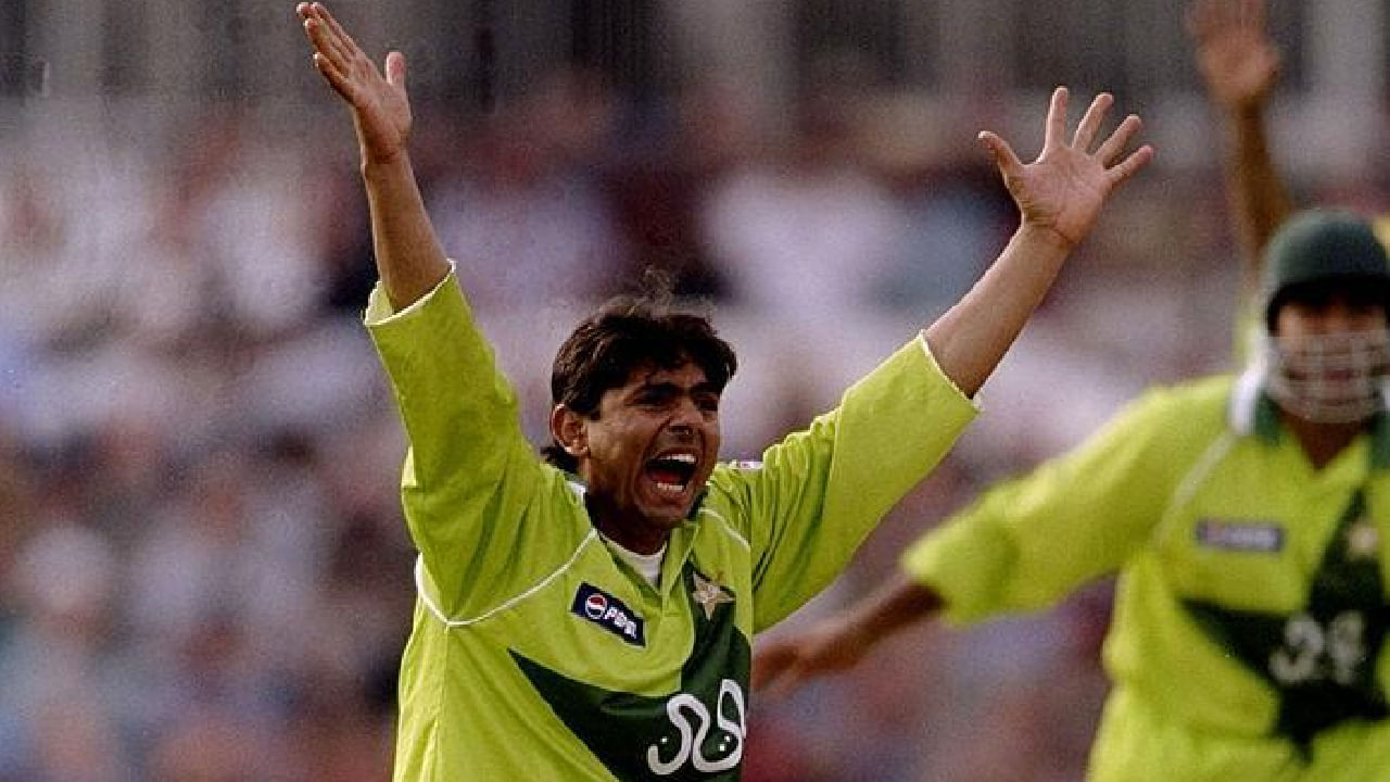 ಈ ಪಟ್ಟಿಯಲ್ಲಿ ಅಗ್ರಸ್ಥಾನದಲ್ಲಿರುವುದು ಅಫ್ಘಾನಿಸ್ತಾನದ ಮಾಜಿ ಸ್ಪಿನ್ನರ್ ಸಖ್ಲೈನ್ ಮುಷ್ತಾಕ್. ಏಕದಿನ ಕ್ರಿಕೆಟ್​ನಲ್ಲಿ 200 ವಿಕೆಟ್​ ಕಬಳಿಸಿದ ಸಖ್ಲೈನ್ ತೆಗೆದುಕೊಂಡಿರುವುದು ಕೇವಲ 104 ಇನಿಂಗ್ಸ್​ಗಳನ್ನು ಮಾತ್ರ. ಈ ಮೂಲಕ ಒನ್​ಡೇ ಕ್ರಿಕೆಟ್​ನಲ್ಲಿ ಅತೀ ಕಡಿಮೆ ಇನಿಂಗ್ಸ್​ನಲ್ಲಿ 200 ವಿಕೆಟ್ ಕಬಳಿಸಿದ ಸ್ಪಿನ್ನರ್ ಎಂಬ ವಿಶ್ವ ದಾಖಲೆ ಬರೆದಿದ್ದಾರೆ.