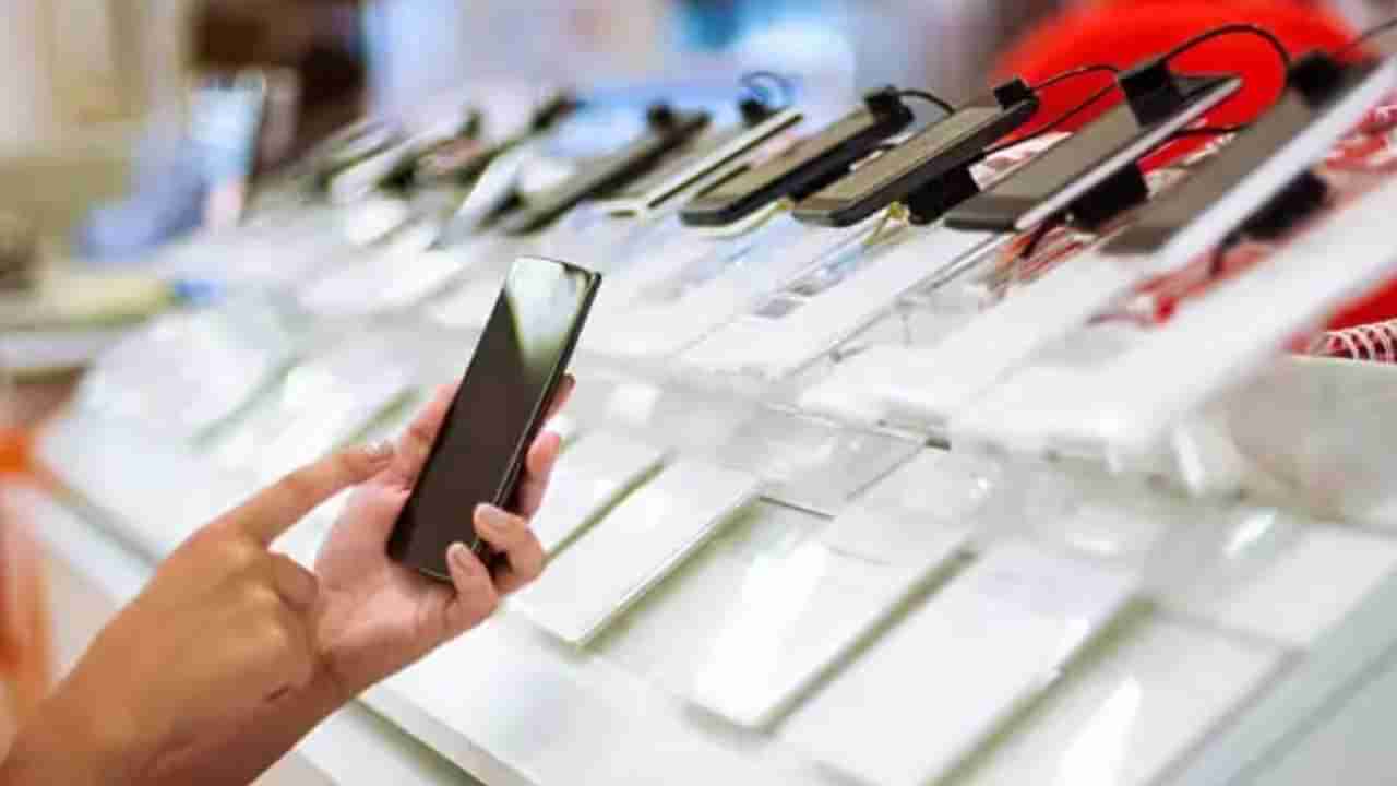 Phone Price Hike: ಸ್ಮಾರ್ಟ್‌ಫೋನ್ ಬಳಕೆದಾರರಿಗೆ ಕೆಟ್ಟ ಸುದ್ದಿ: ಸದ್ಯದಲ್ಲೇ ಬಜೆಟ್ ಫೋನ್‌ಗಳ ಬೆಲೆ ದುಬಾರಿ