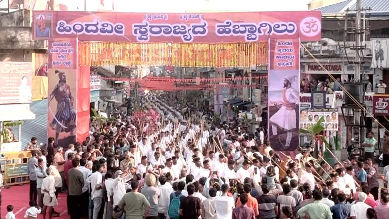 ಶಿವಮೊಗ್ಗದಲ್ಲಿ ಸಂಘಕ್ಕೆ ಶತಮಾನೋತ್ಸವದ ಜೊತೆಗೆ ವಿಜಯದಶಮಿ ಪ್ರಯುಕ್ತ ಪಥಸಂಚಲನ ನಡೆಯಿತು. ನಗರದ ವಿವಿಧ 38 ಶಾಖೆಗಳಿಂದ ಸ್ವಯಂ ಸೇವಕರು ಭಾಗವಹಿಸಿದ್ದರು.
