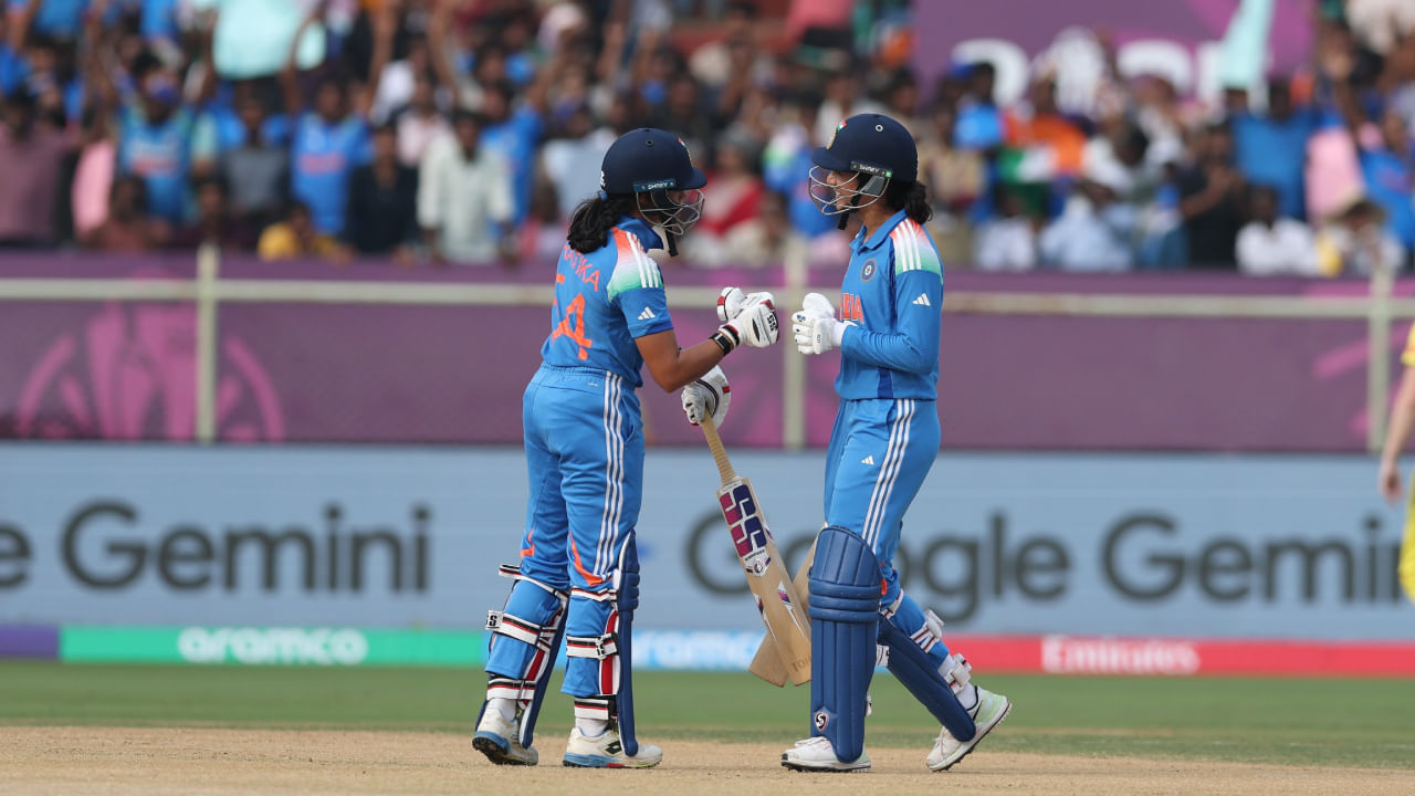 ಇವರಿಬ್ಬರು ಮೊದಲ ವಿಕೆಟ್ಗೆ 155 ರನ್ಗಳ ಅದ್ಭುತ ಪಾಲುದಾರಿಕೆಯನ್ನು ಹಂಚಿಕೊಂಡರು. ಇದರೊಂದಿಗೆ, ಮಂಧಾನ ಮತ್ತು ಪ್ರತಿಕಾ ಆಸ್ಟ್ರೇಲಿಯಾ ವಿರುದ್ಧ ನಿರ್ಮಿಸಲಾದ 52 ವರ್ಷಗಳ ಹಳೆಯ ವಿಶ್ವಕಪ್ ದಾಖಲೆಯನ್ನು ಮುರಿದಿದ್ದು, ಇಂಗ್ಲೆಂಡ್ನ ಬೇಕ್ವೆಲ್ ಮತ್ತು ಥಾಮಸ್ ಅವರ ಜೊತೆಯಾಟದ ದಾಖಲೆಯನ್ನು ಹಿಂದಿಕ್ಕಿದ್ದಾರೆ.