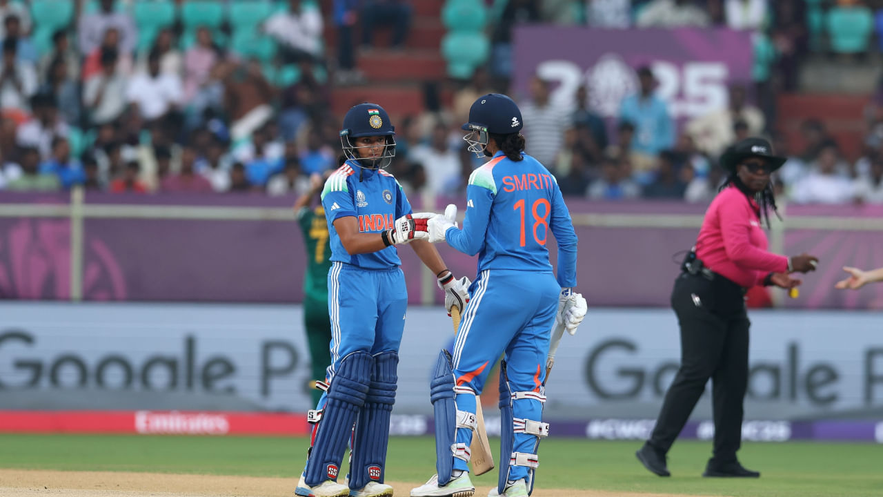 ಆತಿಥೇಯ ಭಾರತ ಹಾಗೂ ದಕ್ಷಿಣ ಆಫ್ರಿಕಾ ಮಹಿಳಾ ತಂಡಗಳ ನಡುವೆ 2025 ರ ಮಹಿಳಾ ಏಕದಿನ ವಿಶ್ವಕಪ್​ನ 10ನೇ ಪಂದ್ಯ ವಿಶಾಖಪಟ್ಟಣಂನಲ್ಲಿ ನಡೆಯುತ್ತಿದೆ. ಈ ಪಂದ್ಯದಲ್ಲಿ ಟಾಸ್ ಸೋತು ಮೊದಲು ಬ್ಯಾಟಿಂಗ್ ಮಾಡುತ್ತಿರುವ ಟೀಂ ಇಂಡಿಯಾಕ್ಕೆ ಉತ್ತಮ ಆರಂಭ ಸಿಕ್ಕಿದೆ. ಸ್ಮೃತಿ ಮಂಧಾನ ಹಾಗೂ ಪ್ರತಿಕಾ ರಾವಲ್ ಮೊದಲ ವಿಕೆಟ್​ಗೆ 55 ರನ್​ಗಳ ಜೊತೆಯಾಟ ನೀಡಿದರು.