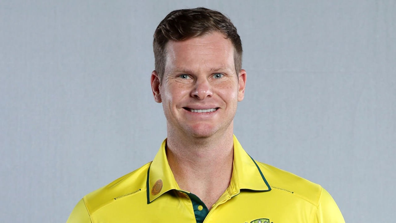 ಸ್ಟೀವ್ ಸ್ಮಿತ್: ಚಾಂಪಿಯನ್ಸ್ ಟ್ರೋಫಿಯಲ್ಲಿ ಆಸ್ಟ್ರೇಲಿಯಾ ಪರ ಕಣಕ್ಕಿಳಿದಿದ್ದ ಸ್ಟೀವ್ ಸ್ಮಿತ್ ಏಕದಿನ ಕ್ರಿಕೆಟ್ಗೆ ವಿದಾಯ ಹೇಳಿದ್ದಾರೆ. ಹೀಗಾಗಿ ಭಾರತದ ವಿರುದ್ಧದ ಮೂರು ಪಂದ್ಯಗಳ ಏಕದಿನ ಸರಣಿಗೆ ಅವರನ್ನು ಆಯ್ಕೆ ಮಾಡಲಾಗಿಲ್ಲ.