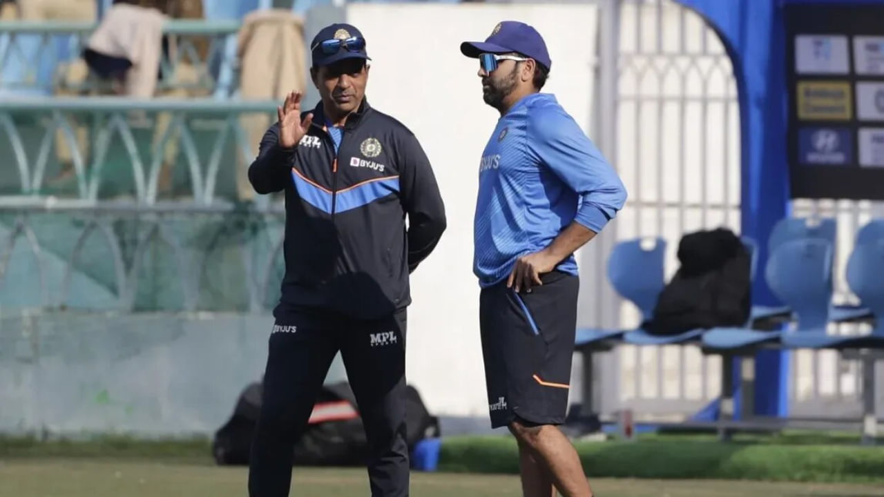 ಜೋಶಿ ಈ ಹಿಂದೆ ಪಂಜಾಬ್ ಕಿಂಗ್ಸ್‌ನೊಂದಿಗೆ ಮುಖ್ಯ ಕೋಚ್ ಅನಿಲ್ ಕುಂಬ್ಳೆ ಅವರ ಅಡಿಯಲ್ಲಿ (2020-22ರ ನಡುವೆ) ಕೆಲಸ ಮಾಡಿದ್ದಾರೆ. ಹಾಗೆಯೇ ಅವರು ಸ್ವಲ್ಪ ಸಮಯದವರೆಗೆ ಉತ್ತರ ಪ್ರದೇಶ ರಾಜ್ಯ ತಂಡದ ಮುಖ್ಯ ಕೋಚ್ ಆಗಿಯೂ ಸೇವೆ ಸಲ್ಲಿಸಿದ್ದಾರೆ. ಇದು ಮಾತ್ರವಲ್ಲದೆ ಟೀಂ ಇಂಡಿಯಾದ ಮುಖ್ಯ ಆಯ್ಕೆದಾರರಾಗಿಯೂ ಸೇವೆ ಸಲ್ಲಿಸಿದ್ದಾರೆ.