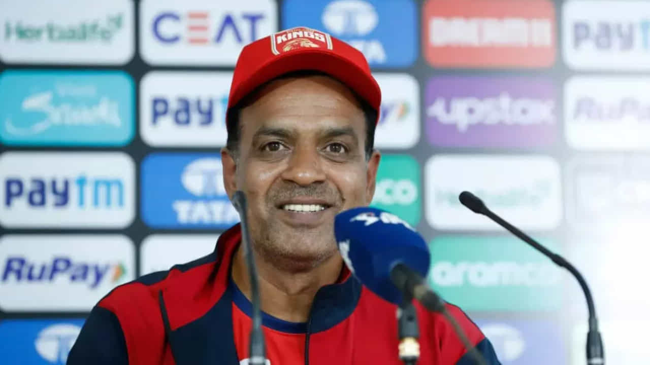 ಈಗಾಗಲೇ ಎಲ್ಲಾ ತಂಡಗಳು 2026 ರ ಐಪಿಎಲ್ಗಾಗಿ ತಮ್ಮ ಸಿದ್ಧತೆಗಳನ್ನು ಪ್ರಾರಂಭಿಸಿವೆ. ಆ ಪ್ರಕಾರ ಇತ್ತೀಚೆಗೆ, ಕೆಲವು ತಂಡಗಳು ಗಮನಾರ್ಹ ಬದಲಾವಣೆಗಳನ್ನು ಮಾಡಿವೆ. ಈಗ, ಬಾಲಿವುಡ್ ನಟಿ ಪ್ರೀತಿ ಜಿಂಟಾ ಅವರ ತಂಡ ಪಂಜಾಬ್ ಕಿಂಗ್ಸ್ನಿಂದ ಮಹತ್ವದ ಸುದ್ದಿ ಹೊರಬಿದ್ದಿದೆ. ತಂಡದ ಕೋಚಿಂಗ್ ವಿಭಾಗದಲ್ಲಿ ಕೆಲಸ ಮಾಡುತ್ತಿದ್ದ ಕನ್ನಡಿಗ ಸುನಿಲ್ ಜೋಶಿ ಇದೀಗ ತಂಡವನ್ನು ತೊರೆದಿದ್ದಾರೆ.