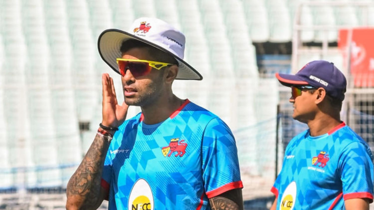 ಸೂರ್ಯಕುಮಾರ್ ತಂಡಕ್ಕೆ ಆಯ್ಕೆ ಮಾಡದಿರಲು ಕಾರಣವನ್ನು ಸ್ಪಷ್ಟವಾಗಿ ಹೇಳಲಾಗಿಲ್ಲ, ಆದರೆ ಸೂರ್ಯಕುಮಾರ್ ಯಾದವ್ ಅವರ ಪ್ರಸ್ತುತ ಫಾರ್ಮ್ ಮತ್ತು ಹೊಸ ಆಟಗಾರರಿಗೆ ಅವಕಾಶ ನೀಡುವ ಬಯಕೆ ಈ ನಿರ್ಧಾರದ ಹಿಂದಿನ ಕಾರಣಗಳಾಗಿವೆ ಎಂದು ಹೇಳಲಾಗುತ್ತಿದೆ. ಇದಲ್ಲದೆ, ಸೂರ್ಯ ಅಕ್ಟೋಬರ್ 20 ರ ನಂತರ ಆಸ್ಟ್ರೇಲಿಯಾಕ್ಕೆ ತೆರಳಲಿದ್ದಾರೆ. ಆದ್ದರಿಂದ, ಅವರಿಗೆ ವಿಶ್ರಾಂತಿ ನೀಡಲಾಗುತ್ತಿರುವ ಸಾಧ್ಯತೆಯಿದೆ.