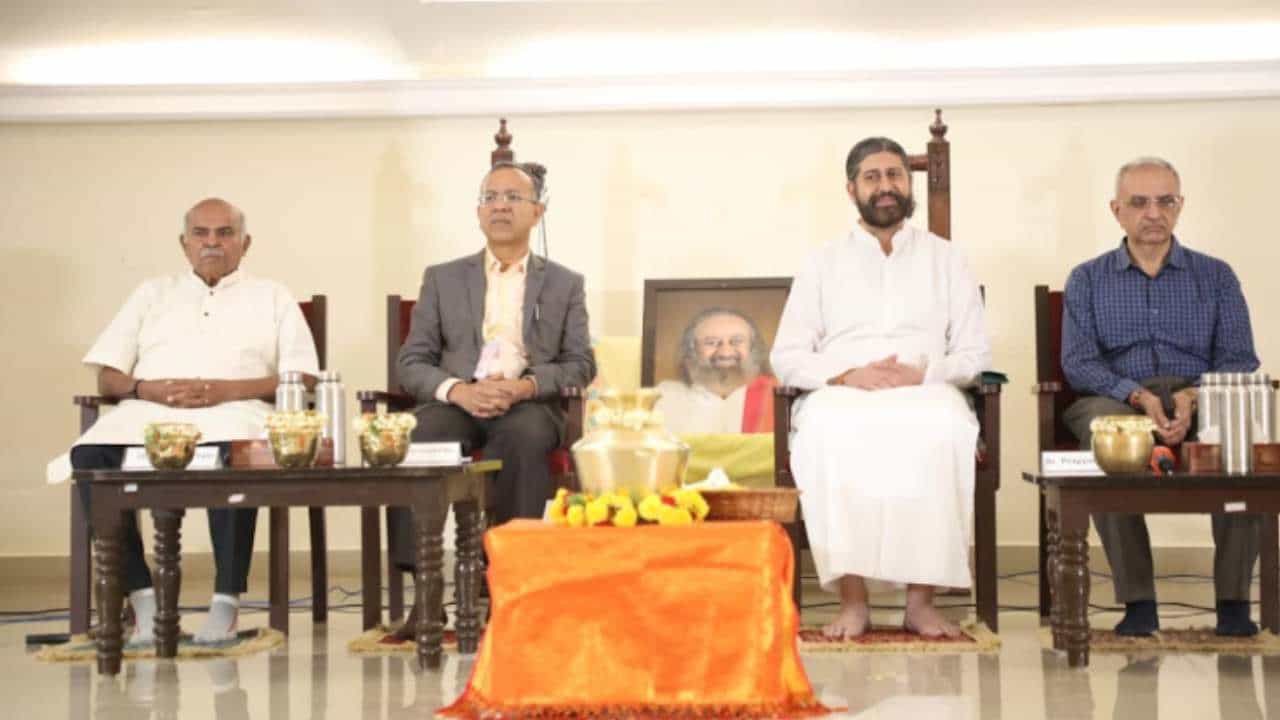 ಬೆಂಗಳೂರಿನಲ್ಲಿ ನೀರಿನ ಬಿಕ್ಕಟ್ಟು ನಿರ್ವಹಣೆಗೆ ಆರ್ಟ್ ಆಫ್ ಲಿವಿಂಗ್ನಿಂದ ನದಿ ಪುನರುಜ್ಜೀವನ ಕಾರ್ಯ ಬೆಂಗಳೂರಿನಲ್ಲಿ ನೀರಿನ ಬಿಕ್ಕಟ್ಟು ನಿರ್ವಹಣೆಗೆ ಆರ್ಟ್ ಆಫ್ ಲಿವಿಂಗ್ನಿಂದ ನದಿ ಪುನರುಜ್ಜೀವನ ಕಾರ್ಯ