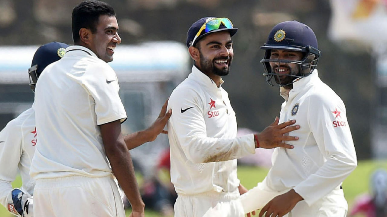 ಕಳೆದ 15 ವರ್ಷಗಳಲ್ಲಿ ನಡೆದ ಪ್ರತಿಯೊಂದು ತವರು ಟೆಸ್ಟ್ ಪಂದ್ಯದಲ್ಲೂ, ಈ ಮೂವರು ಆಟಗಾರರಲ್ಲಿ ಕನಿಷ್ಠ ಒಬ್ಬರು ಕಣಕ್ಕಿಳಿದಿದ್ದಾರೆ. ಇದೀಗ ಟೀಮ್ ಇಂಡಿಯಾದ ದಿಗ್ಗಜರು ನಿವೃತ್ತಿ ಘೋಷಿಸಿ ಟೆಸ್ಟ್ ಕ್ರಿಕೆಟ್​ನಿಂದ ಹಿಂದೆ ಸರಿದಿದ್ದಾರೆ. ಹೀಗಾಗಿ ಈ ಬಾರಿಯ ತವರು ಟೆಸ್ಟ್ ಪಂದ್ಯದಲ್ಲಿ ಈ ಮೂವರು ಕಾಣಿಸಿಕೊಂಡಿಲ್ಲ.