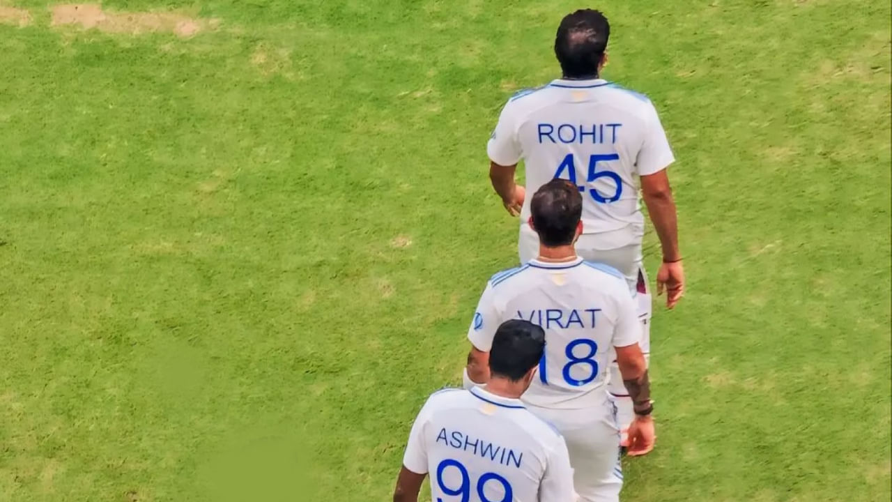 ಇದಕ್ಕೂ ಮುನ್ನ, ನವೆಂಬರ್ 2010 ರಲ್ಲಿ ನಾಗ್ಪುರದಲ್ಲಿ ನಡೆದ ನ್ಯೂಝಿಲೆಂಡ್ ವಿರುದ್ಧದ ಟೆಸ್ಟ್ ಪಂದ್ಯದಲ್ಲಿ ಭಾರತ ತಂಡವು ಕೊನೆಯ ಬಾರಿ ಮೂವರು ದಿಗ್ಗಜರಿಲ್ಲದೇ ಕಣಕ್ಕಿಳಿದಿತ್ತು. ಆ ಬಳಿಕ ತವರಿನಲ್ಲಿ ನಡೆದ ಪ್ರತಿ ಟೆಸ್ಟ್​ನಲ್ಲೂ ರೋಹಿತ್ ಶರ್ಮಾ, ಅಶ್ವಿನ್ ಹಾಗೂ ವಿರಾಟ್ ಕೊಹ್ಲಿ... ಇವರಲ್ಲಿ ಒಬ್ಬರು ಕಣಕ್ಕಿಳಿಯದೇ ಟೀಮ್ ಇಂಡಿಯಾ ಪಂದ್ಯವಾಡಿಲ್ಲ. ಇದೀಗ ಬರೋಬ್ಬರಿ 15 ವರ್ಷಗಳ ಬಳಿಕ ಭಾರತ ತಂಡವು ಮೂವರು ದಿಗ್ಗಜರಿಲ್ಲದೇ ಟೆಸ್ಟ್ ಪಂದ್ಯವೊಂದರಲ್ಲಿ ಕಣಕ್ಕಿಳಿದಿರುವುದು ವಿಶೇಷ. 