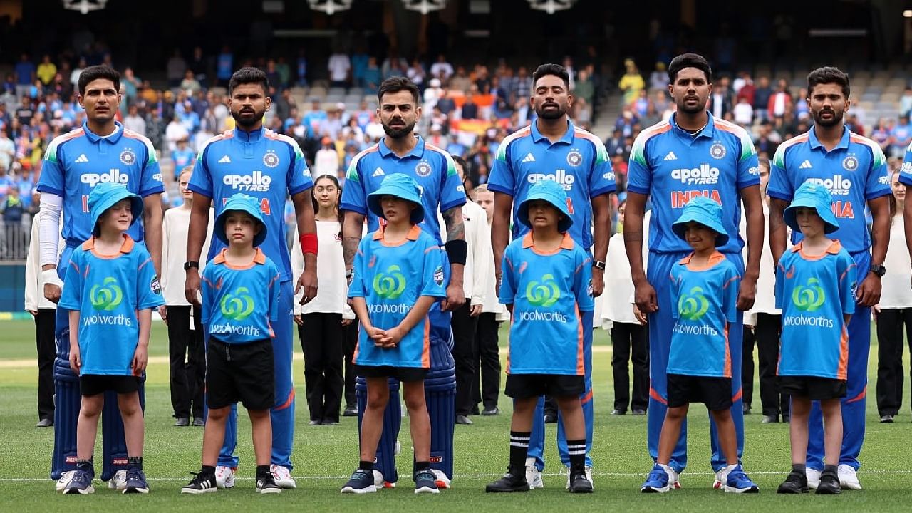 ಭಾರತ ಪ್ಲೇಯಿಂಗ್ ಇಲೆವೆನ್: ರೋಹಿತ್ ಶರ್ಮಾ, ಶುಭಮನ್ ಗಿಲ್ (ನಾಯಕ), ವಿರಾಟ್ ಕೊಹ್ಲಿ, ಶ್ರೇಯಸ್ ಅಯ್ಯರ್, ಕೆಎಲ್ ರಾಹುಲ್ (ವಿಕೆಟ್ ಕೀಪರ್), ಅಕ್ಷರ್ ಪಟೇಲ್, ವಾಷಿಂಗ್ಟನ್ ಸುಂದರ್, ನಿತೀಶ್ ಕುಮಾರ್ ರೆಡ್ಡಿ, ಹರ್ಷಿತ್ ರಾಣಾ, ಮೊಹಮ್ಮದ್ ಸಿರಾಜ್, ಅರ್ಷ್ದೀಪ್ ಸಿಂಗ್.