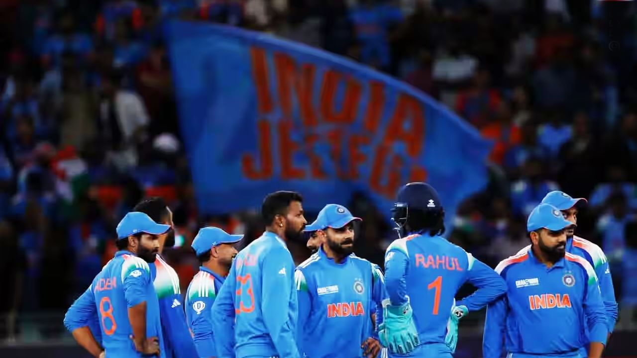 ಭಾರತ ಮತ್ತು ಆಸ್ಟ್ರೇಲಿಯಾ ನಡುವಣ ಸರಣಿ ಅಕ್ಟೋಬರ್ 19 ರಿಂದ ಶುರುವಾಗಲಿದೆ. ಕಾಂಗರೂನಾಡಿನಲ್ಲಿ ನಡೆಯಲಿರುವ ಈ ಸರಣಿಯಲ್ಲಿ ಒಟ್ಟು 8 ಪಂದ್ಯಗಳನ್ನಾಡಲಾಗುತ್ತದೆ. ಈ ಸರಣಿಗೆ ಟೀಮ್ ಇಂಡಿಯಾದ ಇಬ್ಬರು ಸ್ಟಾರ್ ಆಟಗಾರರು ಅಲಭ್ಯರಾಗುವುದು ಖಚಿತವಾಗಿದೆ.