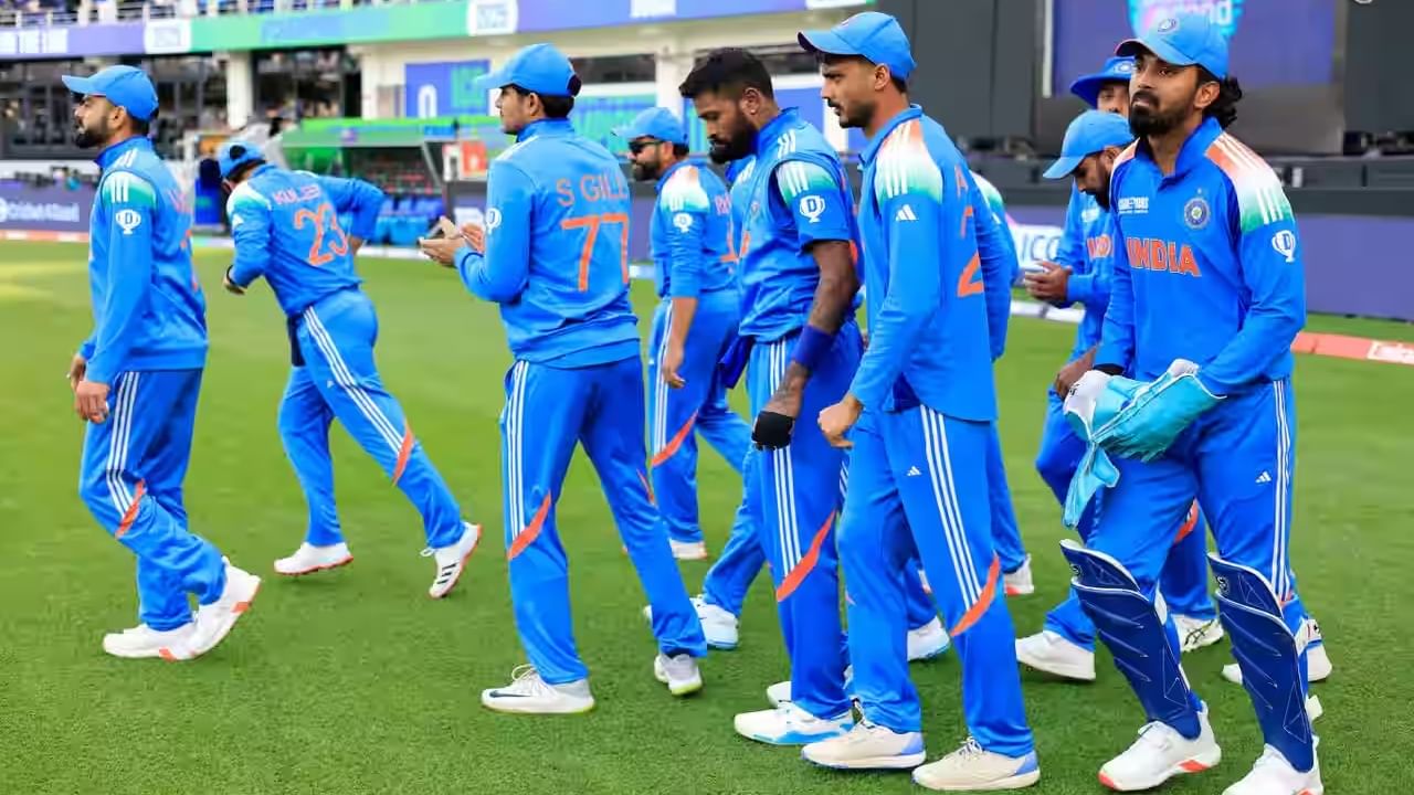 ಭಾರತ ಪ್ಲೇಯಿಂಗ್ ಇಲೆವೆನ್: ರೋಹಿತ್ ಶರ್ಮಾ, ಶುಭಮನ್ ಗಿಲ್ (ನಾಯಕ), ವಿರಾಟ್ ಕೊಹ್ಲಿ, ಶ್ರೇಯಸ್ ಅಯ್ಯರ್, ಕೆಎಲ್ ರಾಹುಲ್ (ವಿಕೆಟ್ ಕೀಪರ್), ಅಕ್ಷರ್ ಪಟೇಲ್, ವಾಷಿಂಗ್ಟನ್ ಸುಂದರ್, ನಿತೀಶ್ ಕುಮಾರ್ ರೆಡ್ಡಿ (ಪಾದಾರ್ಪಣೆ), ಹರ್ಷಿತ್ ರಾಣಾ, ಮೊಹಮ್ಮದ್ ಸಿರಾಜ್, ಅರ್ಷ್‌ದೀಪ್ ಸಿಂಗ್.