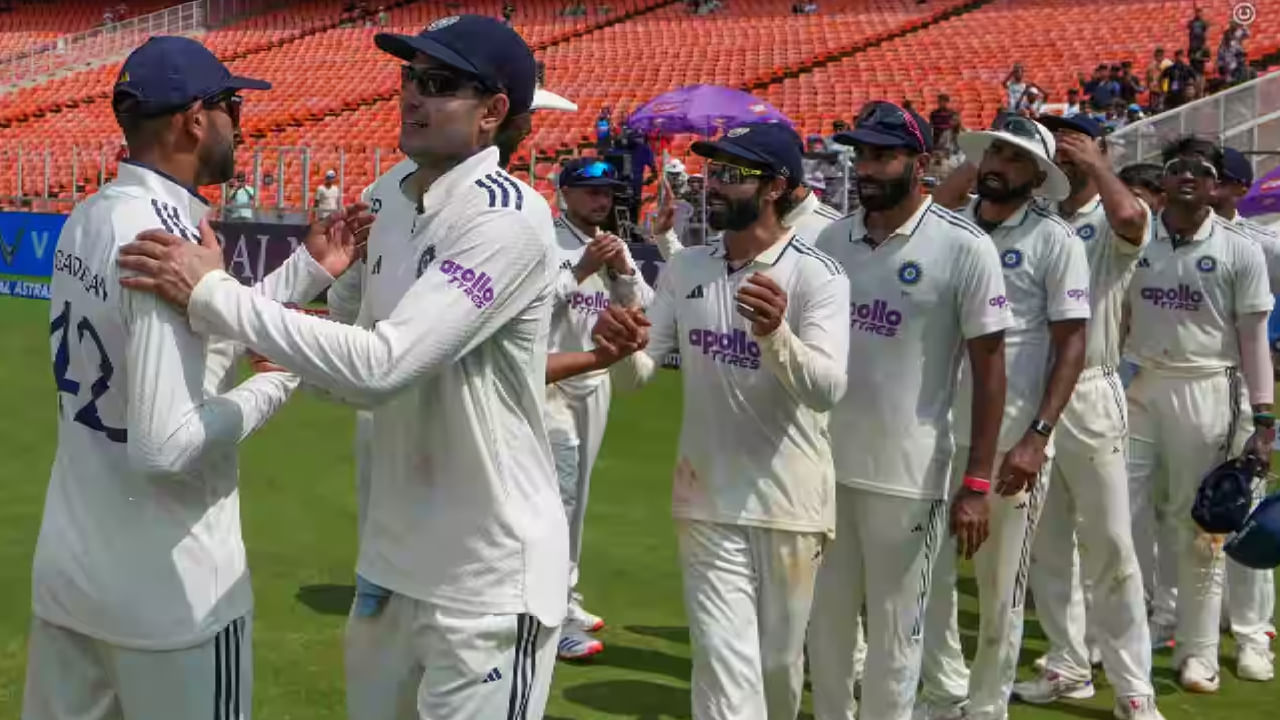 ಇನ್ನು ಈ ಸರಣಿಯ ದ್ದಿತೀಯ ಪಂದ್ಯವು ಅಕ್ಟೋಬರ್ 10 ರಿಂದ ಶುರುವಾಗಲಿದೆ. ದೆಹಲಿಯ ಅರುಣ್ ಜೇಟ್ಲಿ ಸ್ಟೇಡಿಯಂನಲ್ಲಿ ನಡೆಯಲಿರುವ ಈ ಪಂದ್ಯದಲ್ಲಿ ಗೆಲ್ಲುವ ಮೂಲಕ ಟೀಮ್ ಇಂಡಿಯಾ ಸರಣಿಯನ್ನು ಕ್ಲೀನ್ ಸ್ವೀಪ್ ಮಾಡಿಕೊಳ್ಳುವ ಇರಾದೆಯಲ್ಲಿದೆ.