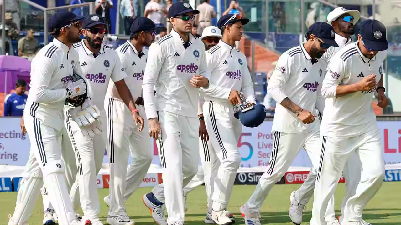 ಟೀಮ್ ಇಂಡಿಯಾ ವೆಸ್ಟ್ ಇಂಡೀಸ್ ವಿರುದ್ಧ ಸತತ 10 ಟೆಸ್ಟ್ ಸರಣಿಗಳನ್ನು ಗೆದ್ದುಕೊಂಡಿದೆ. 2002 ರಿಂದ ಶುರುವಾದ ಈ ಟೆಸ್ಟ್ ಸರಣಿ ಗೆಲುವಿನ ನಾಗಾಲೋಟದೊಂದಿಗೆ ಭಾರತ ತಂಡವು ಸೌತ್ ಆಫ್ರಿಕಾ ತಂಡದ ಹೆಸರಿನಲ್ಲಿದ್ದ ವಿಶ್ವ ದಾಖಲೆಯನ್ನು ಸರಿಗಟ್ಟಿದೆ.