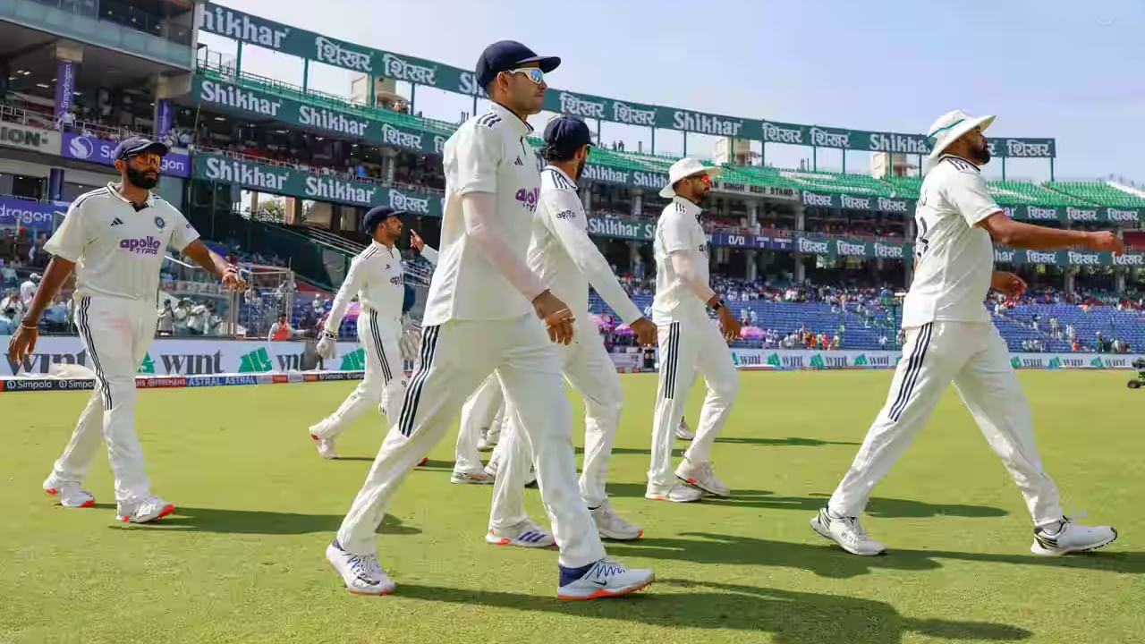 ವಿಶೇಷ ಎಂದರೆ 2013 ರಿಂದ ವೆಸ್ಟ್ ಇಂಡೀಸ್​ ತಂಡವು ಭಾರತದಲ್ಲಿ ಒಂದೇ ಒಂದು ಟೆಸ್ಟ್ ಪಂದ್ಯ ಗೆದ್ದಿಲ್ಲ. ಈ ಬಾರಿಯಾದರೂ ಇತಿಹಾಸ ಬದಲಿಸುವ ನಿರೀಕ್ಷೆಯಲ್ಲಿದ್ದ ವಿಂಡೀಸ್​ ಪಡೆಗೆ ಟೀಮ್ ಇಂಡಿಯಾ ಹೀನಾಯ ಸೋಲುಣಿಸಿದೆ. ಮೊದಲ ಮ್ಯಾಚ್​ನಲ್ಲಿ ಇನಿಂಗ್ಸ್ ಹಾಗೂ 140 ರನ್​ಗಳ ಜಯ ಸಾಧಿಸಿದ್ದ ಭಾರತ ತಂಡವು ದ್ವಿತೀಯ ಟೆಸ್ಟ್​ನಲ್ಲಿ 7 ವಿಕೆಟ್​ಗಳ ಭರ್ಜರಿ ಗೆಲುವು ದಾಖಲಿಸಿದೆ. ಈ ಮೂಲಕ ವೆಸ್ಟ್ ಇಂಡೀಸ್ ವಿರುದ್ಧ ತನ್ನ ಗೆಲುವಿನ ನಾಗಾಲೋಟ ಮುಂದುವರೆಸಿದೆ.