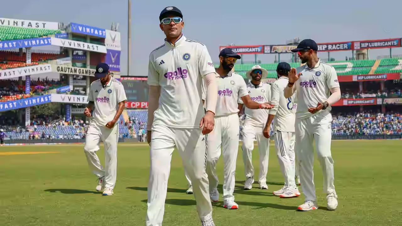 ಟೆಸ್ಟ್ ಕ್ರಿಕೆಟ್ನಲ್ಲಿ ಟೀಮ್ ಇಂಡಿಯಾ ಹೊಸ ವಿಶ್ವ ದಾಖಲೆ ನಿರ್ಮಿಸಿದೆ. ಅದು ಕೂಡ ಸತತ ಸರಣಿ ಗೆಲುವುಗಳೊಂದಿಗೆ. ಅಂದರೆ ಟೆಸ್ಟ್ ಕ್ರಿಕೆಟ್ ಇತಿಹಾಸದಲ್ಲಿ ಒಂದೇ ತಂಡದ ವಿರುದ್ಧ ಸತತವಾಗಿ ಅತ್ಯಧಿಕ ಸರಣಿ ಗೆದ್ದ ವರ್ಲ್ಡ್ ರೆಕಾರ್ಡ್ ಪಟ್ಟಿಯಲ್ಲಿ ಭಾರತ ತಂಡವು ಅಗ್ರಸ್ಥಾನಕ್ಕೇರಿದೆ.