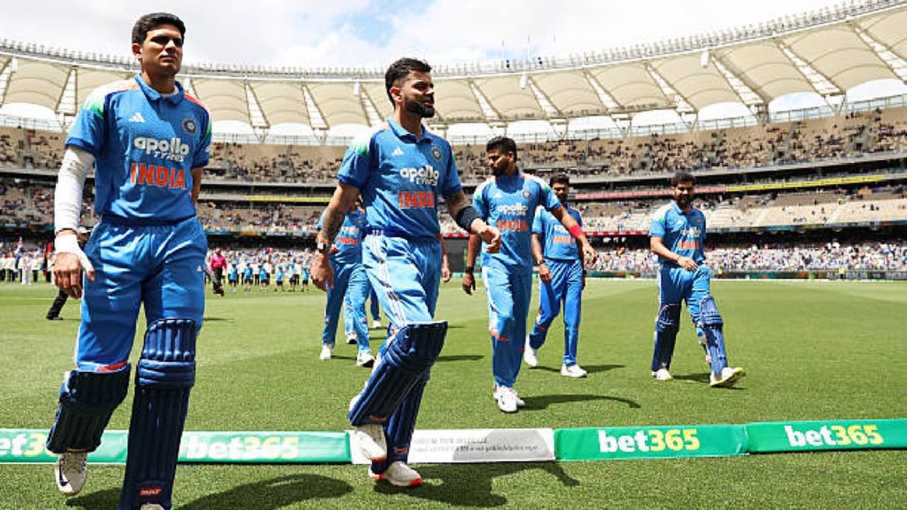 ಅಂದರೆ 2023ರ ಬಳಿಕ ಟೀಮ್ ಇಂಡಿಯಾ ಇದೇ ಮೊದಲ ಬಾರಿಗೆ ಅತ್ಯಂತ ಕಳಪೆ ಆರಂಭ ಪಡೆದುಕೊಂಡಿದೆ. ಇದಕ್ಕೂ ಮುನ್ನ 2023 ರಲ್ಲಿ ಆಸ್ಟ್ರೇಲಿಯಾ ವಿರುದ್ಧ ಪವರ್​ಪ್ಲೇನಲ್ಲಿ 27 ರನ್​ಗಳಿಸಿ ಕಳಪೆ ಪ್ರದರ್ಶನ ನೀಡಿತ್ತು. ಇದೀಗ ಮತ್ತೊಮ್ಮೆ ಆಸ್ಟ್ರೇಲಿಯಾ ವಿರುದ್ಧವೇ 10 ಓವರ್​ಗಳಲ್ಲಿ ಕೇವಲ 27 ರನ್​ಗಳಿಸಿ ಕಳಪೆ ಆರಂಭ ಪಡೆದುಕೊಂಡಿದೆ.