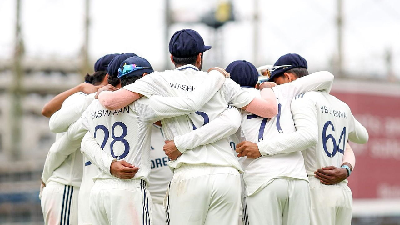 ಭಾರತ ಎ ತಂಡ (ಎರಡನೇ ಪಂದ್ಯಕ್ಕೆ): ರಿಷಭ್ ಪಂತ್ (ನಾಯಕ), ಕೆಎಲ್ ರಾಹುಲ್, ಧ್ರುವ್ ಜುರೆಲ್ (ವಿಕೆಟ್ ಕೀಪರ್), ಸಾಯಿ ಸುದರ್ಶನ್ (ಉಪನಾಯಕ), ದೇವದತ್ ಪಡಿಕ್ಕಲ್, ರುತುರಾಜ್ ಗಾಯಕ್ವಾಡ್, ಹರ್ಷ್ ದುಬೆ, ತನುಷ್ ಕೋಟ್ಯಾನ್, ಮಾನವ್ ಸುತಾರ್, ಖಲೀಲ್ ಅಹ್ಮದ್, ಗುರ್ನೂರ್ ಬ್ರಾರ್, ಅಭಿಮನ್ಯು ಈಶ್ವರನ್, ಪ್ರಸಿದ್ಧ್ ಕೃಷ್ಣ, ಮೊಹಮ್ಮದ್ ಸಿರಾಜ್, ಆಕಾಶ್ ದೀಪ್.