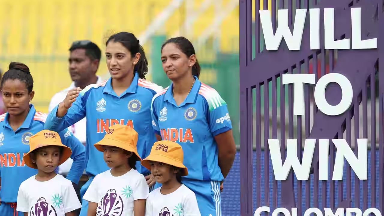 ಒಂದು ವೇಳೆ ನ್ಯೂಝಿಲೆಂಡ್ ವಿರುದ್ಧ ಗೆದ್ದು ಬಾಂಗ್ಲಾದೇಶ್ ವಿರುದ್ಧ ಸೋತರೂ, ಭಾರತ ತಂಡ ನ್ಯೂಝಿಲೆಂಡ್ ವಿರುದ್ಧ ಇಂಗ್ಲೆಂಡ್ ಗೆಲ್ಲುವುದನ್ನು ಎದುರು ನೋಡಬೇಕು. ಈ ಮೂಲಕ ನೆಟ್ ರನ್ ರೇಟ್ ನಲ್ಲಿ ನ್ಯೂಝಿಲೆಂಡ್ ಅನ್ನು ಹಿಂದಿಕ್ಕಿ ಭಾರತ ತಂಡವು ಸೆಮಿಫೈನಲ್ ಗೇರಬಹುದು. ಹೀಗಾಗಿ ಭಾರತ ತಂಡದ ಪಾಲಿಗೆ ಮುಂದಿನ ಎರಡು ಪಂದ್ಯಗಳು ನಿರ್ಣಾಯಕ. ಈ ಎರಡು ಮ್ಯಾಚ್ಗಳಲ್ಲಿ ಗೆಲುವು ದಾಖಲಿಸಿದರೆ ನೇರವಾಗಿ ಸೆಮಿಫೈನಲ್ಗೆ ಎಂಟ್ರಿ ಕೊಡಲಿದೆ.