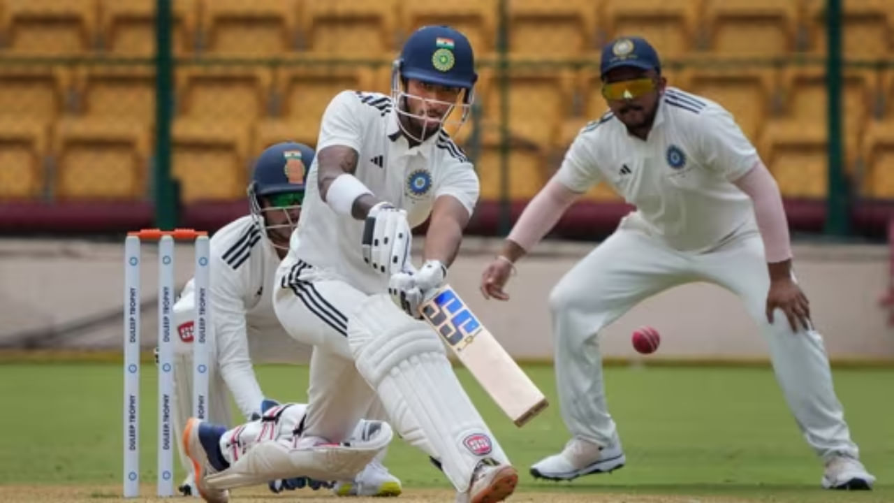 ತಿಲಕ್ ವರ್ಮಾ ಹೈದರಾಬಾದ್ ತಂಡವನ್ನು ಮುನ್ನಡೆಸಲಿದ್ದಾರೆ. ರಾಹುಲ್ ಸಿಂಗ್ ಅವರಿಗೆ ಉಪನಾಯಕನ ಜವಾಬ್ದಾರಿ ನೀಡಲಾಗಿದೆ. ರೋಹಿತ್ ರಾಯುಡು ತಿಲಕ್ ವರ್ಮಾ ನೇತೃತ್ವದಲ್ಲಿ ಆಡಲಿದ್ದಾರೆ. ಅಲ್ಲದೆ, ಆಯ್ಕೆ ಸಮಿತಿಯು ಈ ಟೂರ್ನಿಗೆ ಅನೇಕ ಯುವ ಆಟಗಾರರಿಗೆ ಅವಕಾಶ ನೀಡಿದೆ.