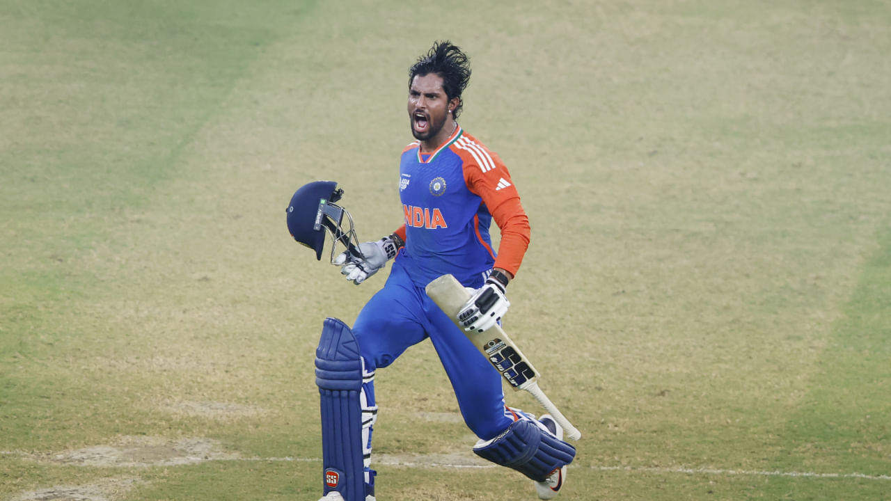 ಅಭಿಷೇಕ್ ಶರ್ಮಾ ಪ್ರಸ್ತುತ ಐಸಿಸಿ ಟಿ20 ಬ್ಯಾಟಿಂಗ್ ಶ್ರೇಯಾಂಕದಲ್ಲಿ ವಿಶ್ವ ದಾಖಲೆಯ ರೇಟಿಂಗ್ ಅಂಕಗಳೊಂದಿಗೆ ನಂ. 1 ಸ್ಥಾನದಲ್ಲಿದ್ದಾರೆ. ತಿಲಕ್ ವರ್ಮಾ ಕೂಡ 819 ರೇಟಿಂಗ್ ಅಂಕಗಳೊಂದಿಗೆ ಮೂರನೇ ಸ್ಥಾನದಲ್ಲಿದ್ದಾರೆ. 844 ರೇಟಿಂಗ್ ಅಂಕಗಳನ್ನು ಹೊಂದಿರುವ ಇಂಗ್ಲೆಂಡ್ ಬ್ಯಾಟ್ಸ್‌ಮನ್ ಫಿಲ್ ಸಾಲ್ಟ್ ಎರಡನೇ ಸ್ಥಾನದಲ್ಲಿದ್ದಾರೆ.