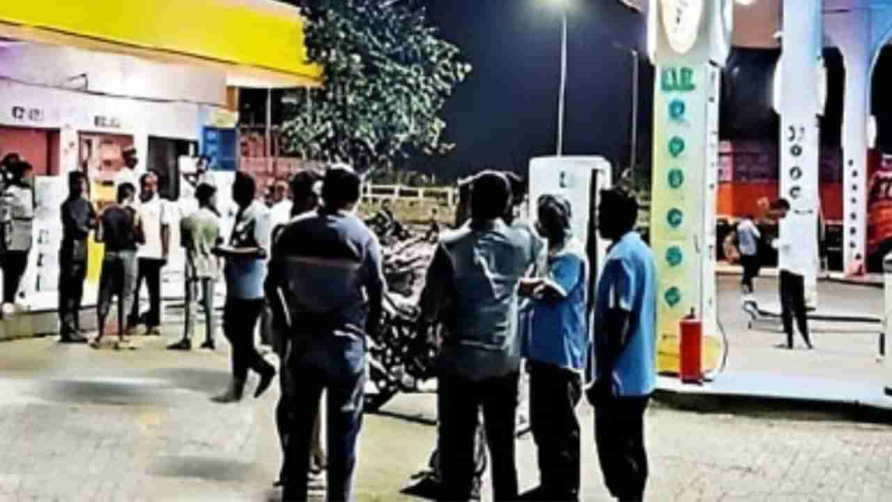 ಪೆಟ್ರೋಲ್ ಬಂಕ್ ಸಿಬ್ಬಂದಿಗೆ ಥಳಿಸಿ 1 ಲಕ್ಷ ರೂ ದೋಚಿದ ಖದೀಮರು