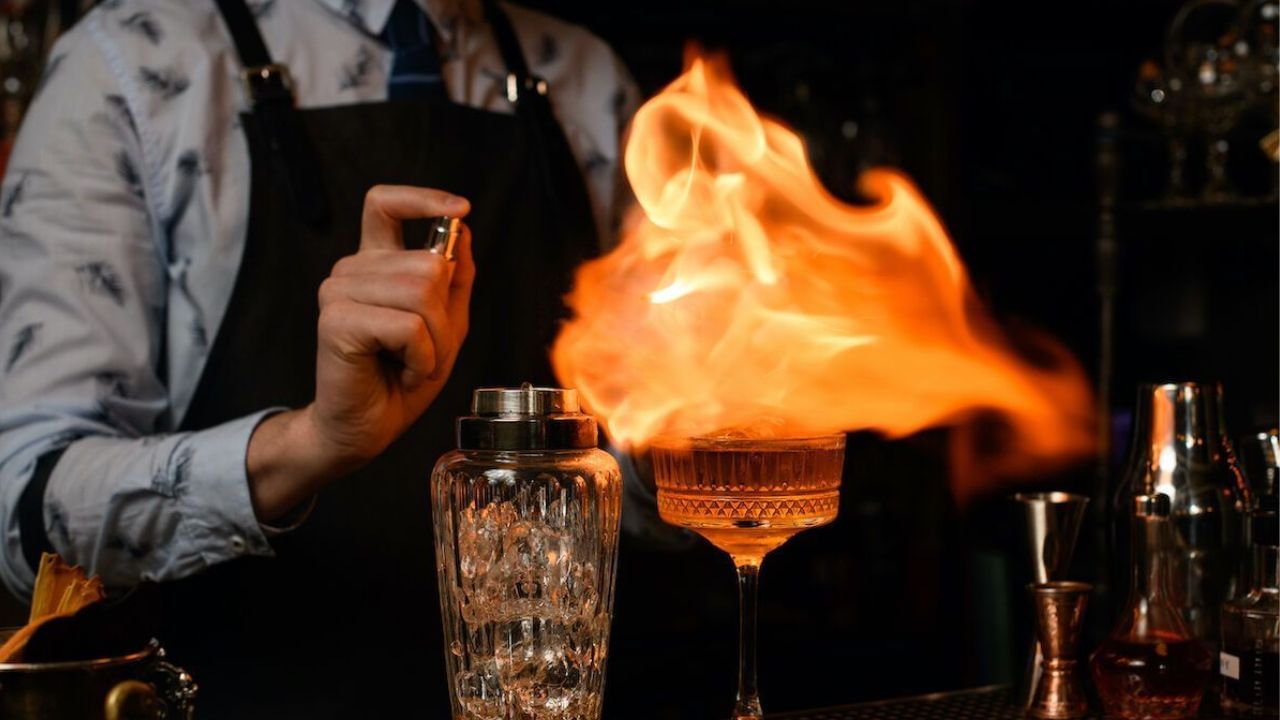 ಬೆಂಗಳೂರು ಪಬ್ ಎಡವಟ್ಟು: ಕಾಕ್ ಟೇಲ್ ಬೆಂಕಿಯಿಂದ ಸುಟ್ಟುಹೋಯಿತು ಮಹಿಳೆಯ ಮುಖ, ₹1 ಲಕ್ಷ ಪರಿಹಾರಕ್ಕೆ ಆದೇಶ