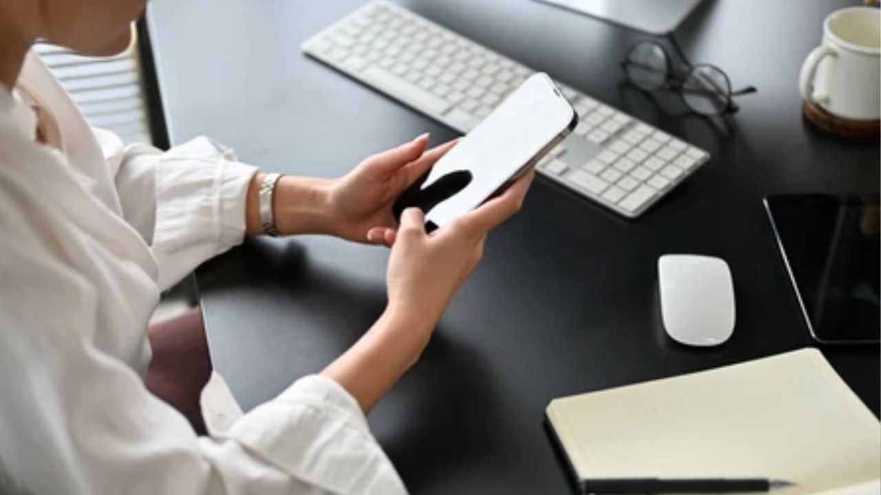 ಸರ್​ ಕೆಲಸ ಮುಗಿಯಿತು, ರೀಲ್ಸ್ ನೋಡಬಹುದಾ? ಹೊಸ ಉದ್ಯೋಗಿಯ ವರ್ತನೆಗೆ ಮ್ಯಾನೇಜರ್ ಶಾಕ್!