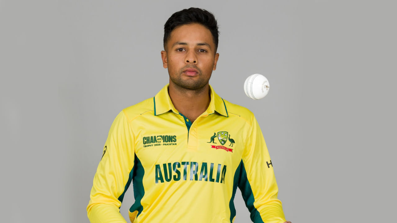 ಇದೀಗ ಆಸ್ಟ್ರೇಲಿಯಾ ಕ್ರಿಕೆಟ್ ಬೋರ್ಡ್ ಝಂಪಾ ಅವರ ಬದಲಿಗೆ 23 ವರ್ಷದ ತನ್ವೀರ್ ಸಂಘ ಅವರನ್ನು ತಂಡಕ್ಕೆ ಆಯ್ಕೆ ಮಾಡಿದೆ. ತನ್ವೀರ್ ಸಂಘ ಭಾರತೀಯ ಮೂಲದ ಆಸೀಸ್ ಕ್ರಿಕೆಟಿಗ. ಪಂಜಾಬ್ನ ಜಲಂಧರ್ನಲ್ಲಿ ಜನಿಸಿದ್ದ ತನ್ವೀರ್ ಆ ಬಳಿಕ ಪೋಷಕರೊಂದಿಗೆ ಆಸ್ಟ್ರೇಲಿಯಾಗೆ ವಲಸೆ ಹೋಗಿದ್ದರು.