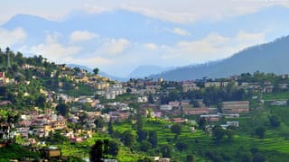 ಆರೋಪಿಗಳ ಖುಲಾಸೆಗೆ ಆಕ್ರೋಶ; ಗುಜರಾತ್ ಕೋರ್ಟ್​ನಲ್ಲಿ ನ್ಯಾಯಮೂರ್ತಿ ಮೇಲೆ ಚಪ್ಪಲಿ ಎಸೆದ ವ್ಯಕ್ತಿ