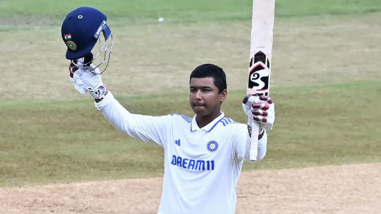 ಟೀಮ್ ಇಂಡಿಯಾದ ಹೊಸ ಸೆನ್ಸೇಷನ್ ವೈಭವ್ ಸೂರ್ಯವಂಶಿ (Vaibhav Suryavanshi) ಆರ್ಭಟ ಮುಂದುವರೆದಿದೆ. ಅದು ಕೂಡ ಬಲಿಷ್ಠ ಆಸ್ಟ್ರೇಲಿಯಾ ವಿರುದ್ಧ. ಅಂದರೆ ಅಂಡರ್-19 ಟೂರ್ನಿಯಲ್ಲಿ ಆಸ್ಟ್ರೇಲಿಯಾ ವಿರುದ್ಧ ವೈಭವ್ ವೈಭವೋಪೇತ ಬ್ಯಾಟಿಂಗ್ ಪ್ರದರ್ಶಿಸುತ್ತಿದ್ದಾರೆ.