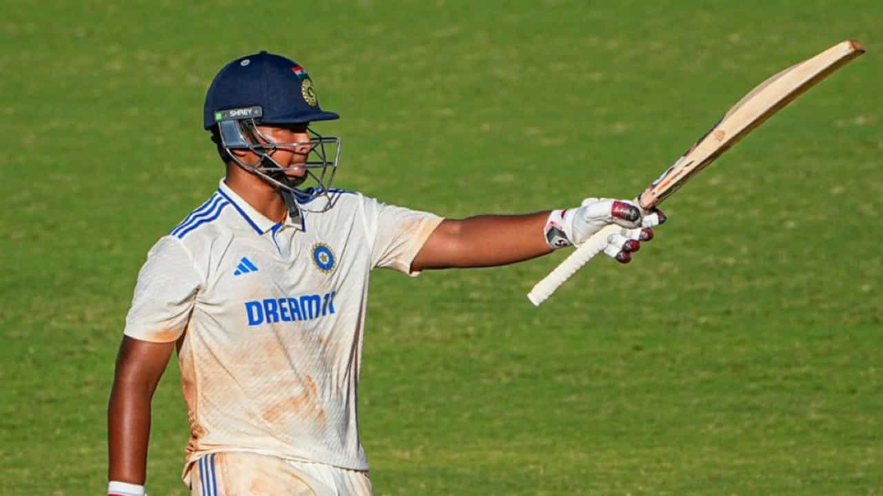 IND U19 vs AUS U19: ಆಸೀಸ್ ನೆಲದಲ್ಲಿ ಸಿಕ್ಸರ್ಗಳ ವಿಶ್ವ ದಾಖಲೆ ಮುರಿದ ವೈಭವ್ ಸೂರ್ಯವಂಶಿ IND U19 vs AUS U19: ಆಸೀಸ್ ನೆಲದಲ್ಲಿ ಸಿಕ್ಸರ್ಗಳ ವಿಶ್ವ ದಾಖಲೆ ಮುರಿದ ವೈಭವ್ ಸೂರ್ಯವಂಶಿ