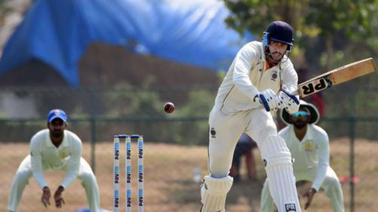 ಈ ಪಂದ್ಯದಲ್ಲಿ ಮಧ್ಯಪ್ರದೇಶದ ಪರ ವೆಂಕಟೇಶ್ ಅಯ್ಯರ್ ಕೂಡ ನಿರ್ಣಾಯಕ ಇನ್ನಿಂಗ್ಸ್ ಆಡಿದರು. ಅಯ್ಯರ್ 114 ಎಸೆತಗಳನ್ನು ಎದುರಿಸಿ 7 ಬೌಂಡರಿ ಮತ್ತು 1 ಸಿಕ್ಸರ್ ಸೇರಿದಂತೆ 73 ರನ್ ಗಳಿಸಿದರು. ರಜತ್ ಪಾಟಿದಾರ್ ಅವರೊಂದಿಗೆ 147 ರನ್‌ಗಳ ಪಾಲುದಾರಿಕೆಯನ್ನು ಹಂಚಿಕೊಂಡರು. ಇವರಿಬ್ಬರ ಜೊತೆಯಾಟ ತಂಡವನ್ನು 300 ರನ್​ಗಳ ಗಡಿ ದಾಟಿಸಿತು. 
