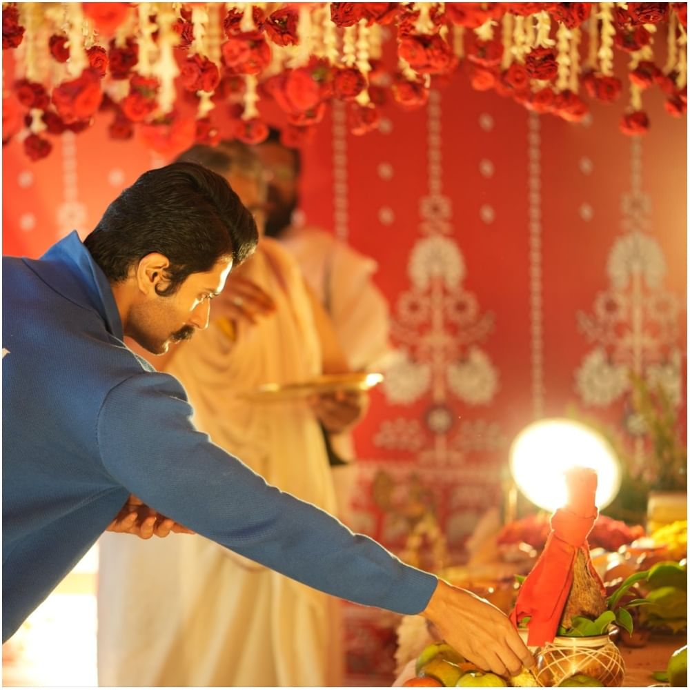 ರವಿಕಿರಣ್ ಕೋಲಾ ಈ ಪ್ರಾಜೆಕ್ಟ್ ನಿರ್ದೇಶ ಮಾಡುತ್ತಿದ್ದಾರೆ. ವೆಂಕಟೇಶ್ವರ ಕ್ರಿಯೇಷನ್ಸ್ ನಿರ್ಮಾಣ ಸಂಸ್ಥೆ  ಅಡಿಯಲ್ಲಿ ಮೂಡಿಬರುತ್ತಿರುವ 59 ಚಿತ್ರ ಇದು ಅನ್ನೋದು ವಿಶೇಷ. ವಿಜಯ್ ಹಾಗೂ ಕೀರ್ತಿ ಸುರೇಶ್ ಅವರನ್ನು ದೊಡ್ಡ ಪರದೆಮೇಲೆ ನೋಡಲು ಫ್ಯಾನ್ಸ್ ಕಾದಿದ್ದಾರೆ.