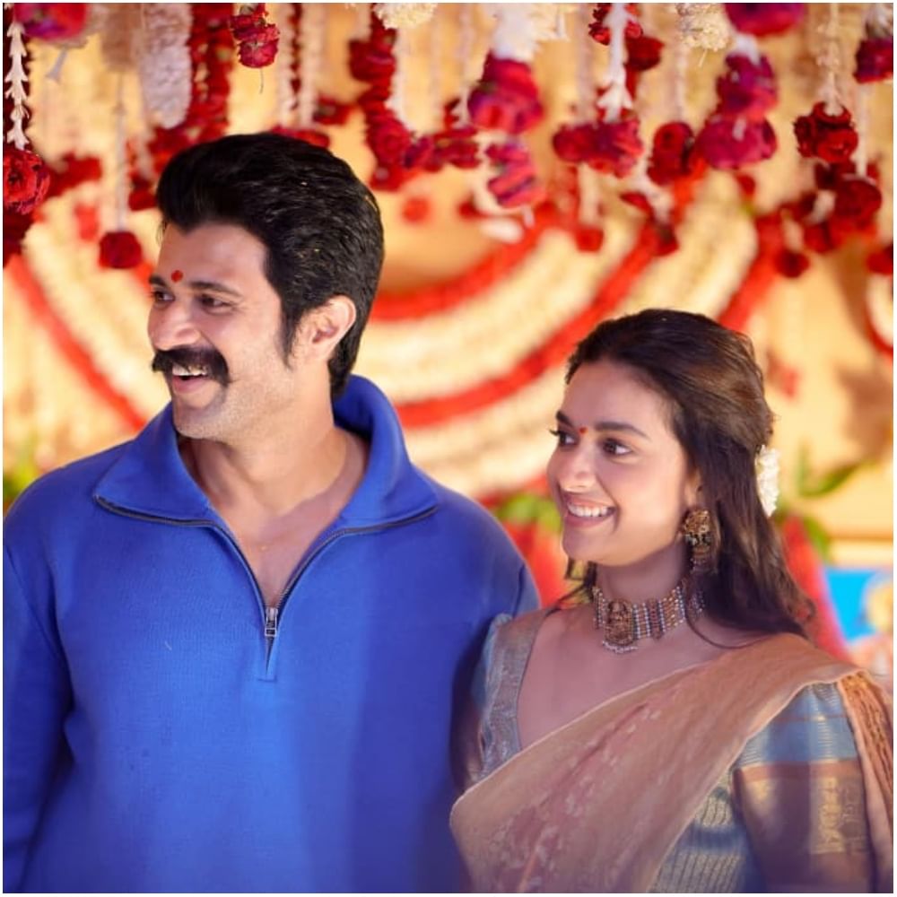 ವಿಜಯ್ ದೇವರಕೊಂಡ ಹಾಗೂ ಕೀರ್ತಿ ಸುರೇಶ್ ಅವರು ಒಟ್ಟಾಗಿ ನಟಿಸುತ್ತಿರುವ ಹೊಸ ಸಿನಿಮಾ ಸೆಟ್ಟೇರಿದೆ. ಈ ಸಿನಿಮಾದ ಮುಹೂರ್ತದ ಫೋಟೋಗಳು ವೈರಲ್ ಆಗಿವೆ. ಈ ಸಿನಿಮಾ ಬಗ್ಗೆ ನಿರೀಕ್ಷೆ ಮೂಡಿದೆ.