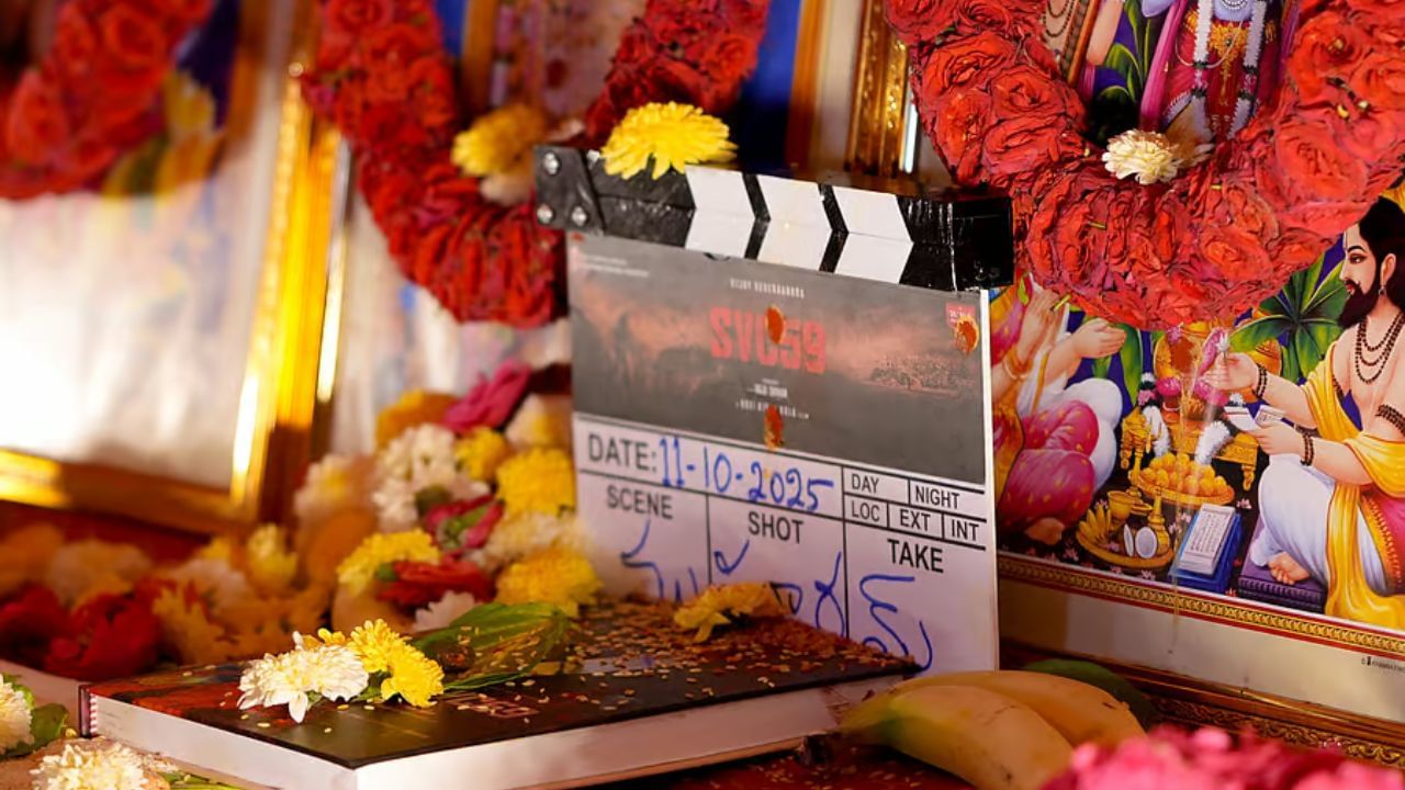 ವಿಜಯ್ ದೇವರಕೊಂಡ ನಟನೆಯ ‘ರೌಡಿ ಜನಾರ್ದನ್’ ಸಿನಿಮಾದ ಮುಹೂರ್ತ ಇಂದು (ಅಕ್ಟೋಬರ್ 11) ನೆರವೇರಿದ್ದು, ಕೀರ್ತಿ ಸುರೇಶ್ ಈ ಸಿನಿಮಾದ ನಾಯಕಿ.