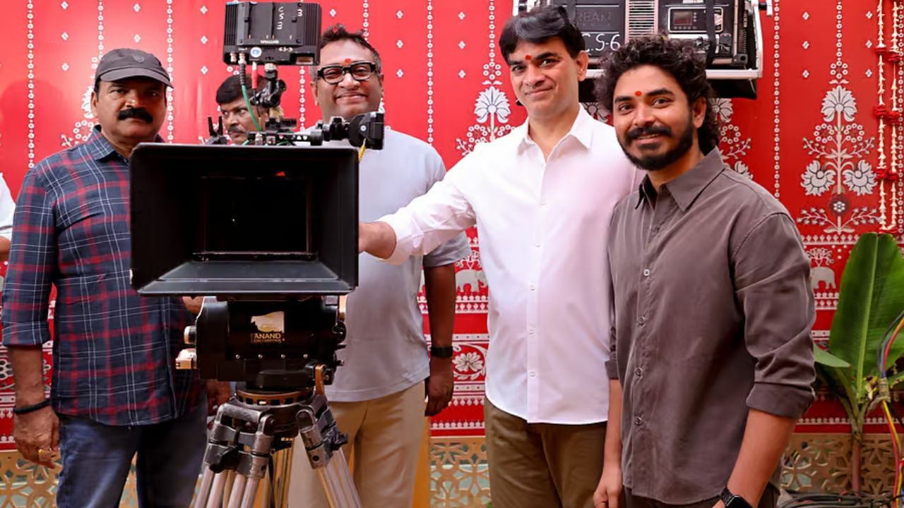 ವಿಜಯ್ ದೇವರಕೊಂಡ ನಟಿಸಿರುವ ಬರೋಬ್ಬರಿ ಎಂಟು ಸಿನಿಮಾಗಳು ಒಂದರ ಹಿಂದೊಂದರಂತೆ ಬಾಕ್ಸ್ ಆಫೀಸ್​​ನಲ್ಲಿ ಮಕಾಡೆ ಮಲಗಿವೆ. ಕೀರ್ತಿ ಸುರೇಶ್ ಆದರೂ ಅದೃಷ್ಟ ತರುತ್ತಾರಾ ಕಾದು ನೋಡಬೇಕಿದೆ.