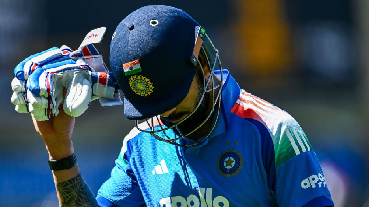 ಅಡಿಲೇಡ್ನ ಓವಲ್ ಮೈದಾನದಲ್ಲಿ ನಡೆದ ಆಸ್ಟ್ರೇಲಿಯಾ ವಿರುದ್ಧದ 2ನೇ ಏಕದಿನ ಪಂದ್ಯದಲ್ಲಿ ಮೂರನೇ ಕ್ರಮಾಂಕದಲ್ಲಿ ಕಣಕ್ಕಿಳಿದ ವಿರಾಟ್ ಕೊಹ್ಲಿಯನ್ನು ಎಲ್ಬಿಡಬ್ಲ್ಯೂ ಮಾಡುವಲ್ಲಿ ಆಸೀಸ್ ವೇಗಿ ಕ್ಸೇವಿಯರ್ ಬಾರ್ಟ್ಲೆಟ್ ಯಶಸ್ವಿಯಾಗಿದ್ದಾರೆ.