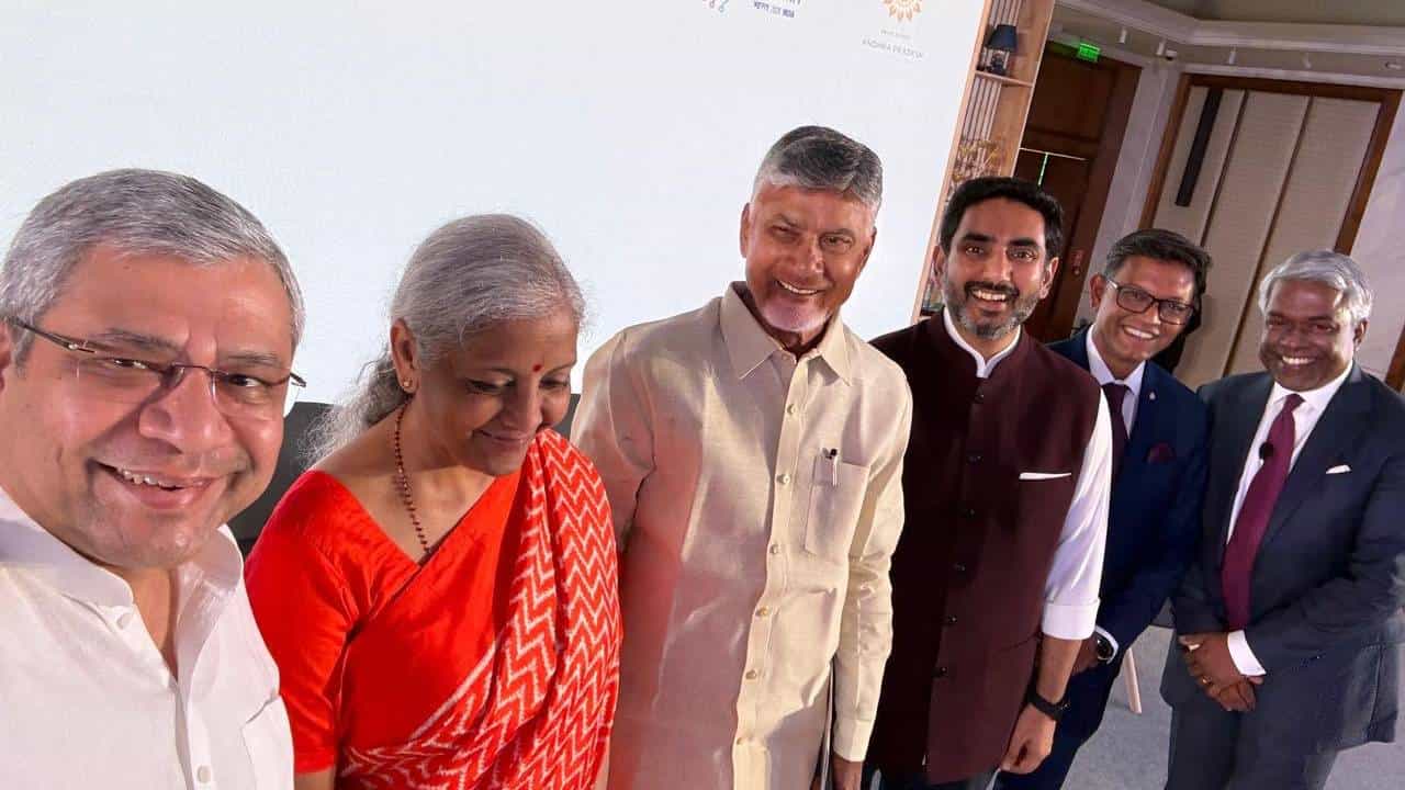 ಭಾರತದಲ್ಲಿ ಗೂಗಲ್ನಿಂದ ಬೃಹತ್ ಎಐ ಹಬ್; 15 ಬಿಲಿಯನ್ ಡಾಲರ್ ಹೂಡಿಕೆ; ಪ್ರಧಾನಿ ಮೋದಿ ಸ್ವಾಗತ ಭಾರತದಲ್ಲಿ ಗೂಗಲ್ನಿಂದ ಬೃಹತ್ ಎಐ ಹಬ್; 15 ಬಿಲಿಯನ್ ಡಾಲರ್ ಹೂಡಿಕೆ; ಪ್ರಧಾನಿ ಮೋದಿ ಸ್ವಾಗತ