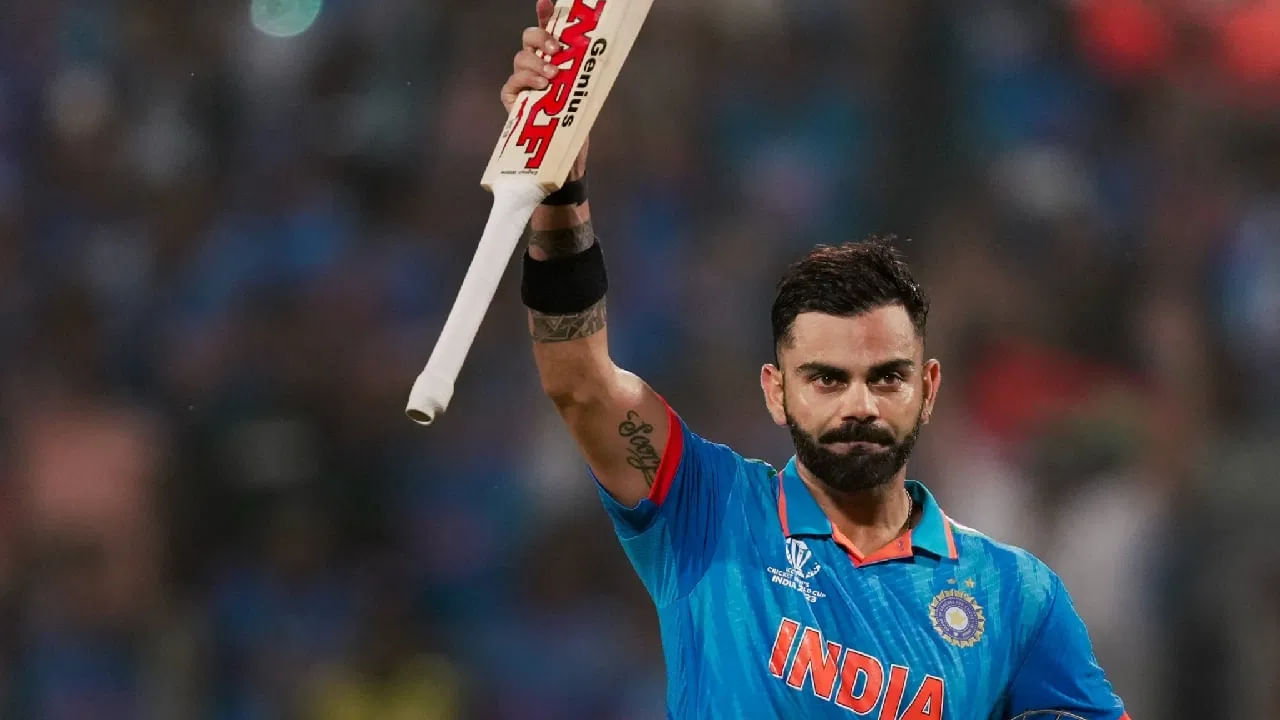 ಹೌದು, ಆಸ್ಟ್ರೇಲಿಯಾ ಮೈದಾನದಲ್ಲಿ ಅತ್ಯಧಿಕ ಸೆಂಚುರಿ ಸಿಡಿಸಿದ ವಿದೇಶಿಗನೆಂಬ ದಾಖಲೆ ಬರೆಯಲು ಕಿಂಗ್ ಕೊಹ್ಲಿಗೆ ಒಂದು ಶತಕದ ಅವಶ್ಯಕತೆಯಿದೆ. ಆಸ್ಟ್ರೇಲಿಯಾ ವಿರುದ್ಧದ 2ನೇ ಏಕದಿನ ಪಂದ್ಯದಲ್ಲಿ ಕೊಹ್ಲಿ ಬ್ಯಾಟ್​ನಿಂದ ಮೂರಂಕಿ ಮೊತ್ಗ ಮೂಡಿಬಂದರೆ, ಆಸೀಸ್ ಪಿಚ್​ನಲ್ಲಿ ಅತೀ ಹೆಚ್ಚು ಶತಕ ಬಾರಿಸಿದ ವಿದೇಶಿ ದಾಂಡಿಗ ಎಂಬ ದಾಖಲೆ ವಿರಾಟ್ ಕೊಹ್ಲಿ ಪಾಲಾಗಿದೆ.