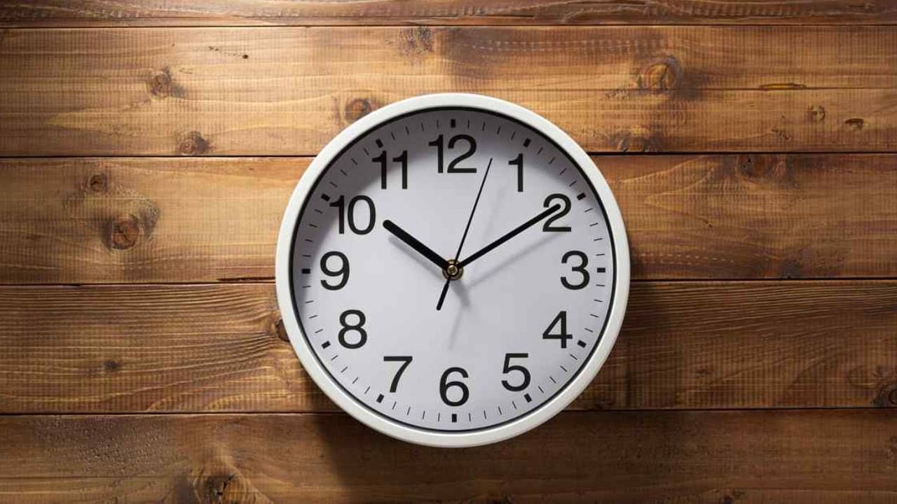 Daily Devotional: ಮನೆಯಲ್ಲಿ ಗಡಿಯಾರ ಇಡುವಾಗ ಈ ತಪ್ಪು ಮಾಡಲೇಬೇಡಿ; ವಾಸ್ತುತಜ್ಞರ ಸಲಹೆ ಇಲ್ಲಿದೆ