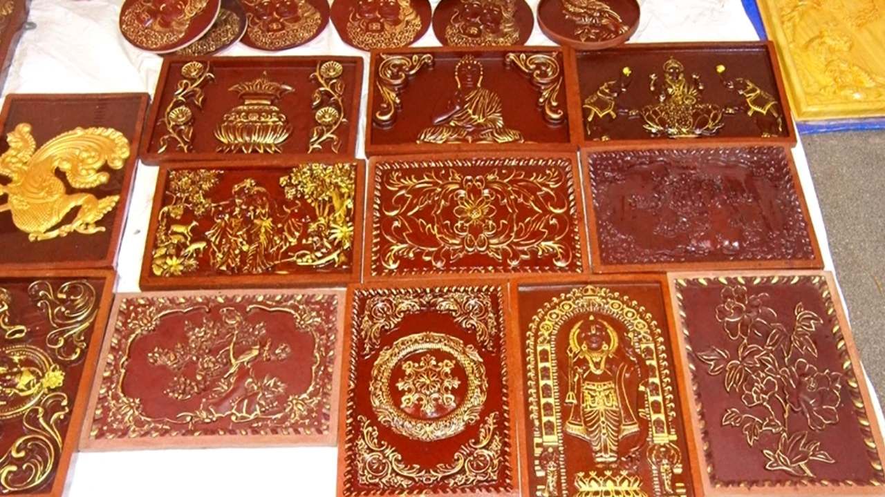 ರೈತರು ಕಷ್ಟ ಪಟ್ಟು ಬೆಳೆದ ಬೆಳೆಗೆ ಸೂಕ್ತ ಬೆಲೆ ಸಿಗದೆ, ಸಾಲದ ಸೂಳಿಯಲ್ಲಿ ಸಿಲುಕಿ ಪ್ರಾಣ ಕಳೆದುಕೊಳ್ಳುವ ಹತ್ತಾರು ನಿದರ್ಶನಗಳನ್ನ ನೋಡಿದ್ದೇವೆ. ಆದರೆ ಇಲ್ಲೊಂದು ರೈತ ದಂಪತಿ, ತೋಟದಲ್ಲಿನ ತ್ಯಾಜ್ಯಕ್ಕೂ ಬಂಗಾರದ ಬೆಲೆ ಇದೆ ಎಂದು ಸಾಬೀತು ಮಾಡಿದ್ದಾರೆ. 
